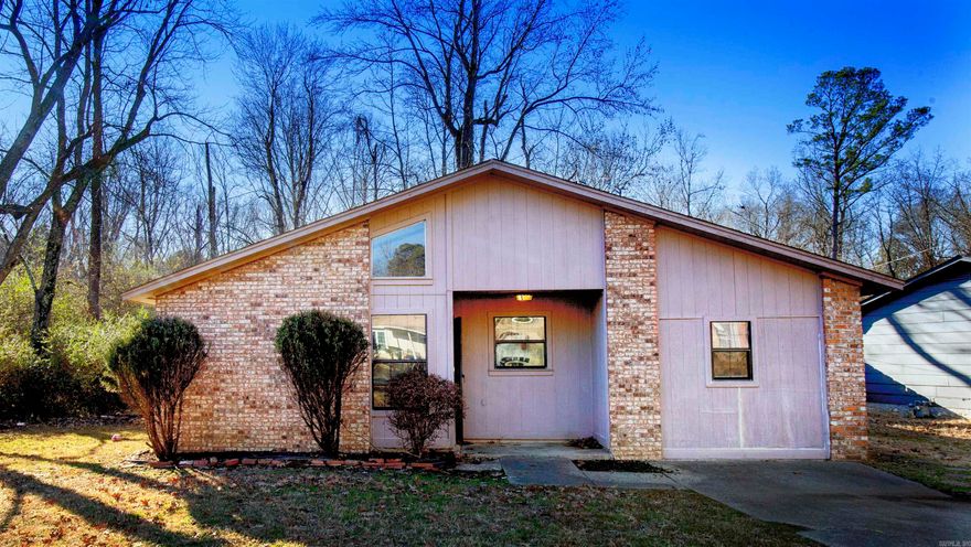 Adorable, bright and airy SWLR home for rent. Recently updated and conveniently located! Income requirement is 3x the amount of rent per month unless have an approved housing voucher.