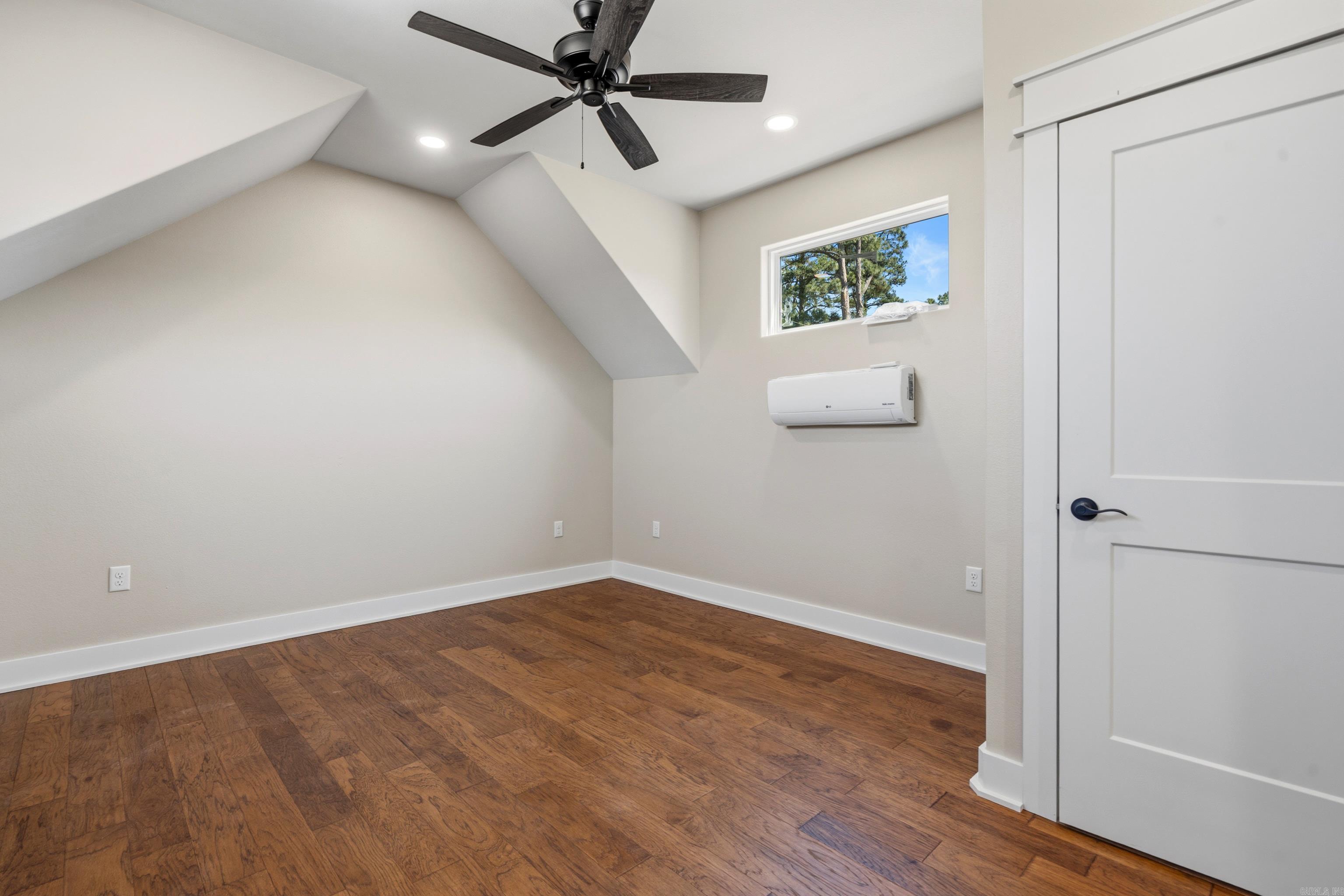 WATERFALL BAY - Residential