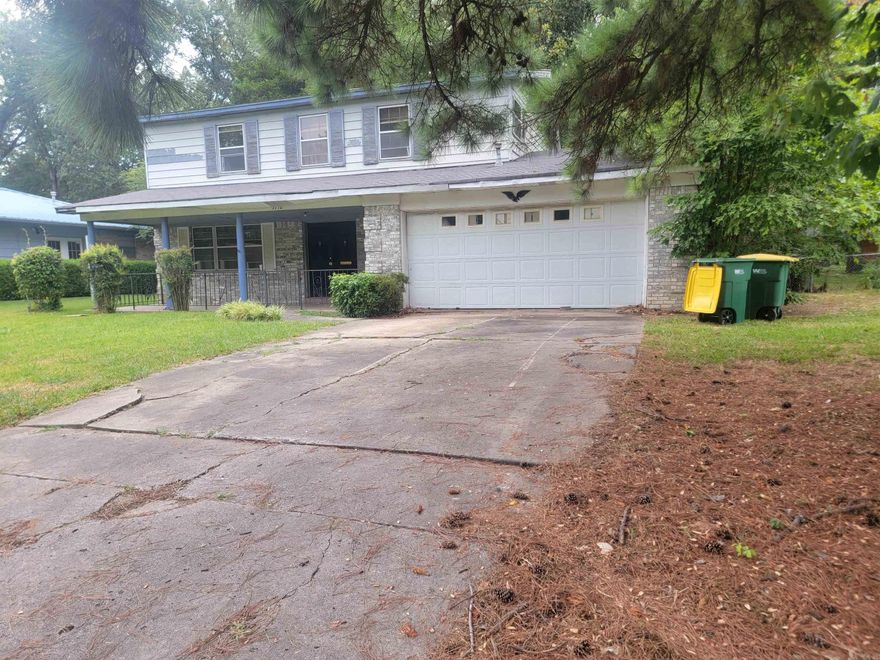 2 story house with a nice yard.  4 Bedroom, 2 Bath house great for buyer or investor to fix and make it home.  Sold As-Is.