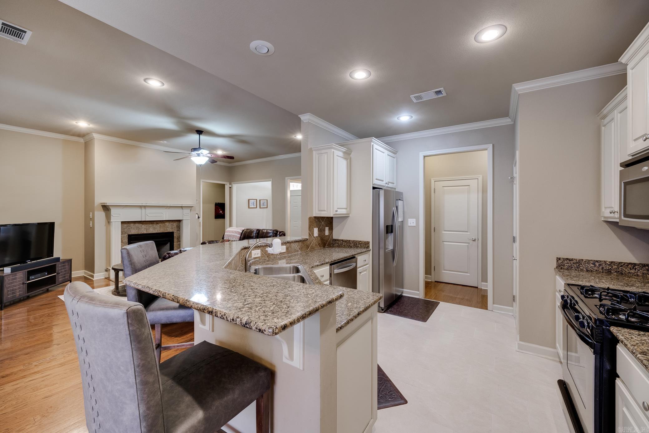 CAPITOL LAKES ESTATES - Residential