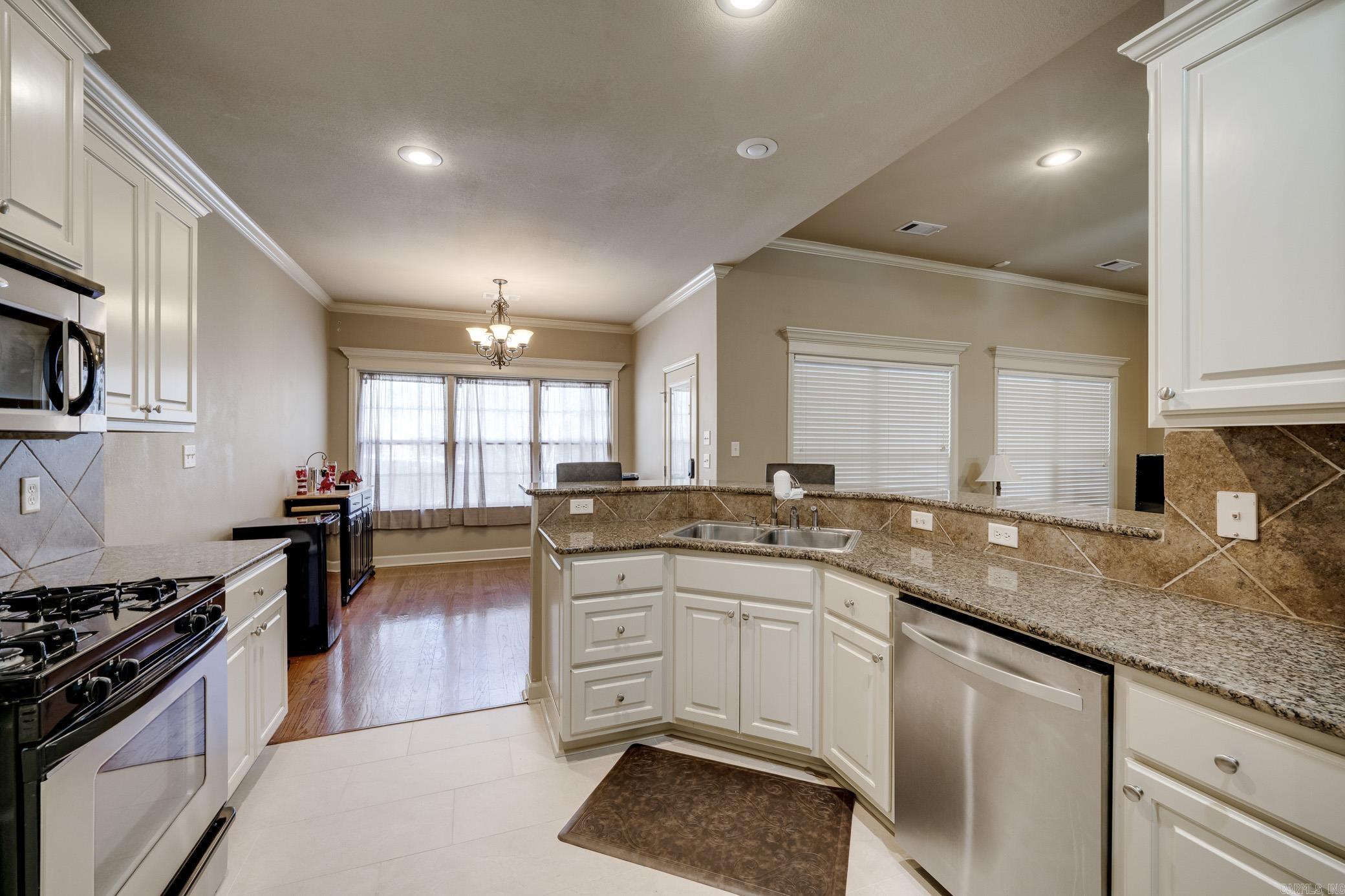 CAPITOL LAKES ESTATES - Residential