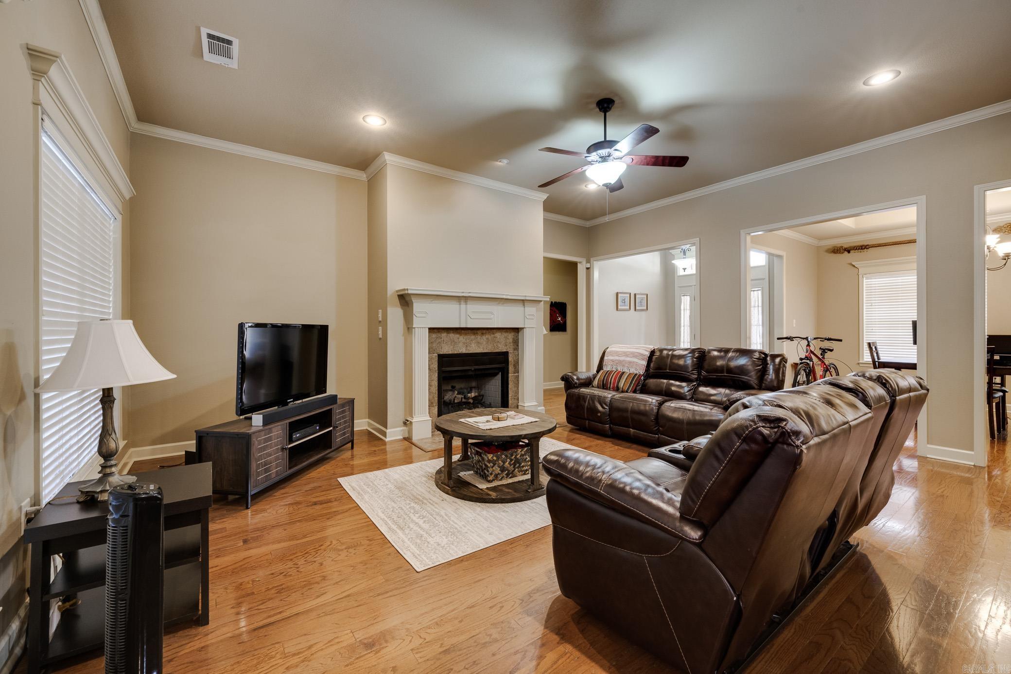 CAPITOL LAKES ESTATES - Residential