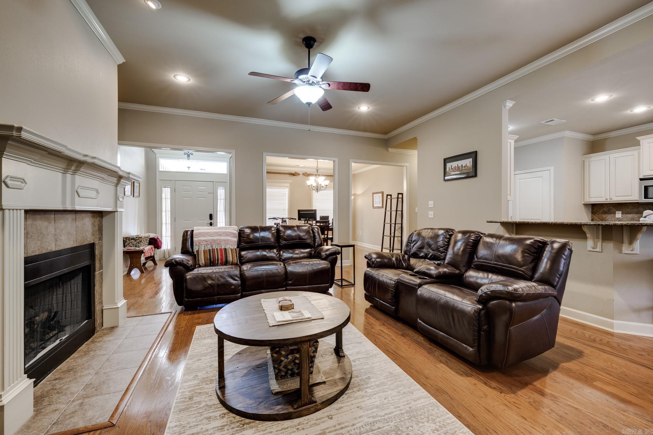 CAPITOL LAKES ESTATES - Residential