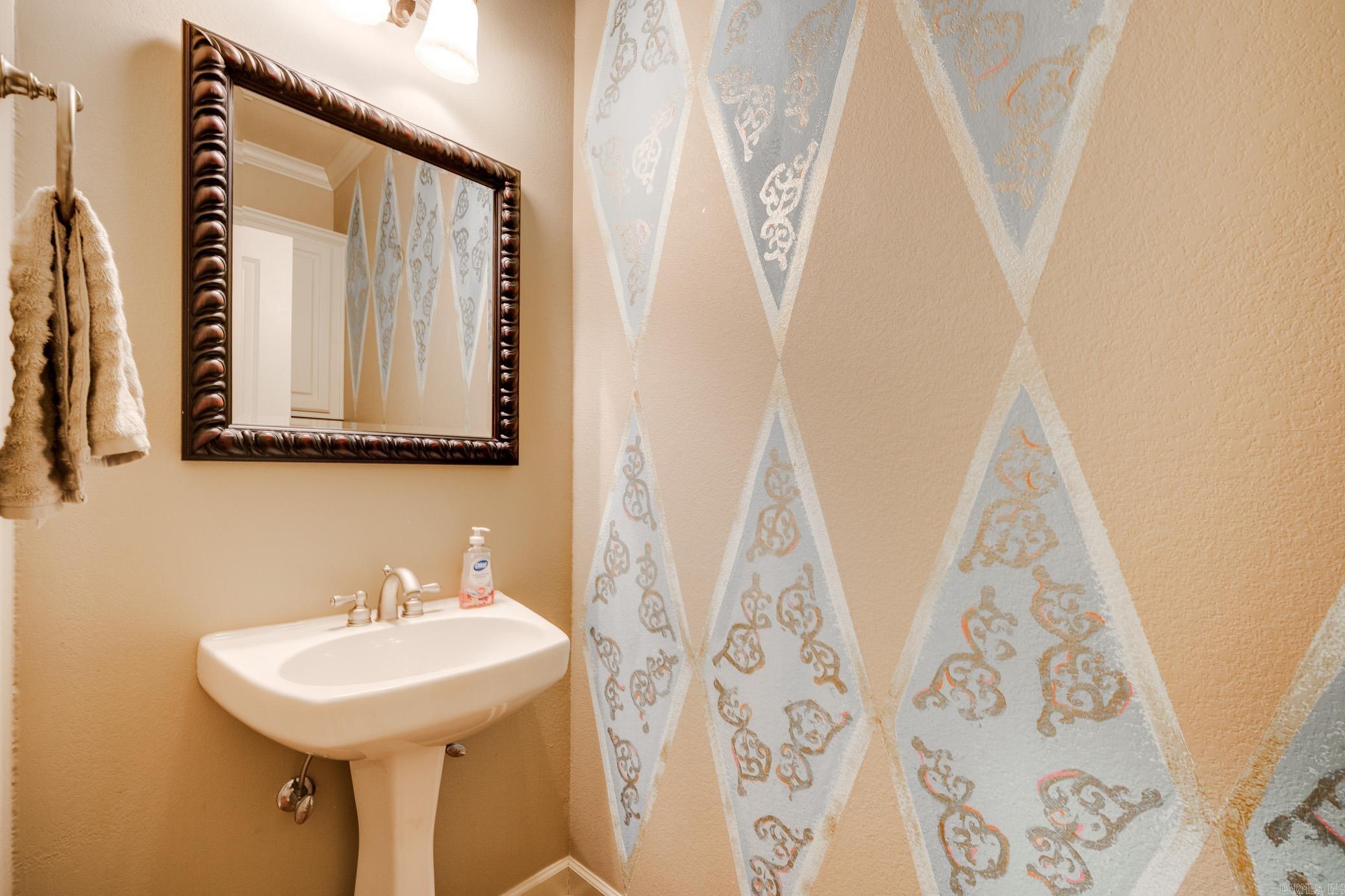 CAPITOL LAKES ESTATES - Residential