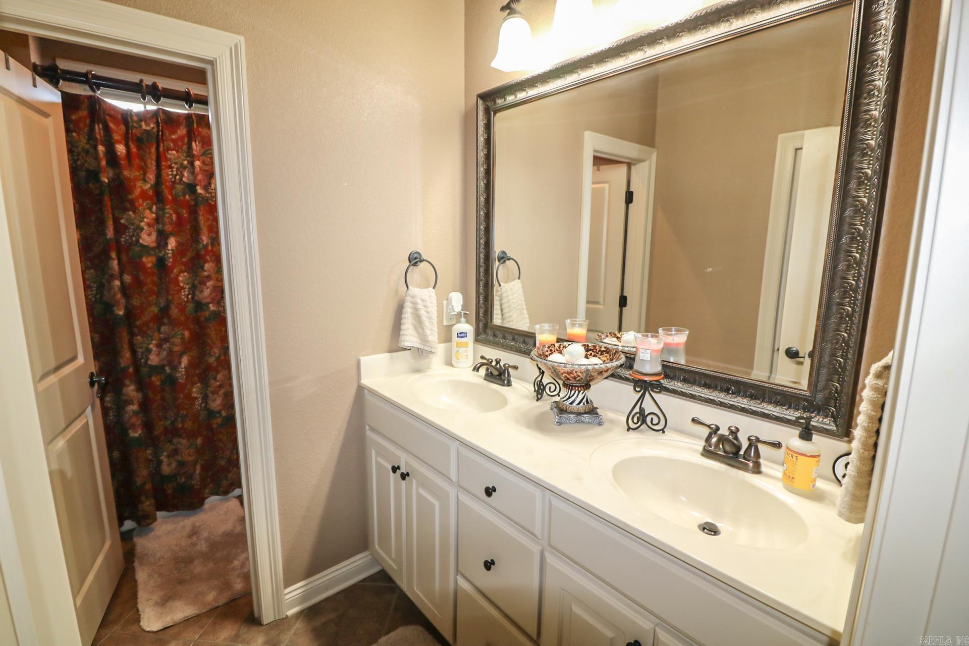 SHADOW CREEK - Residential