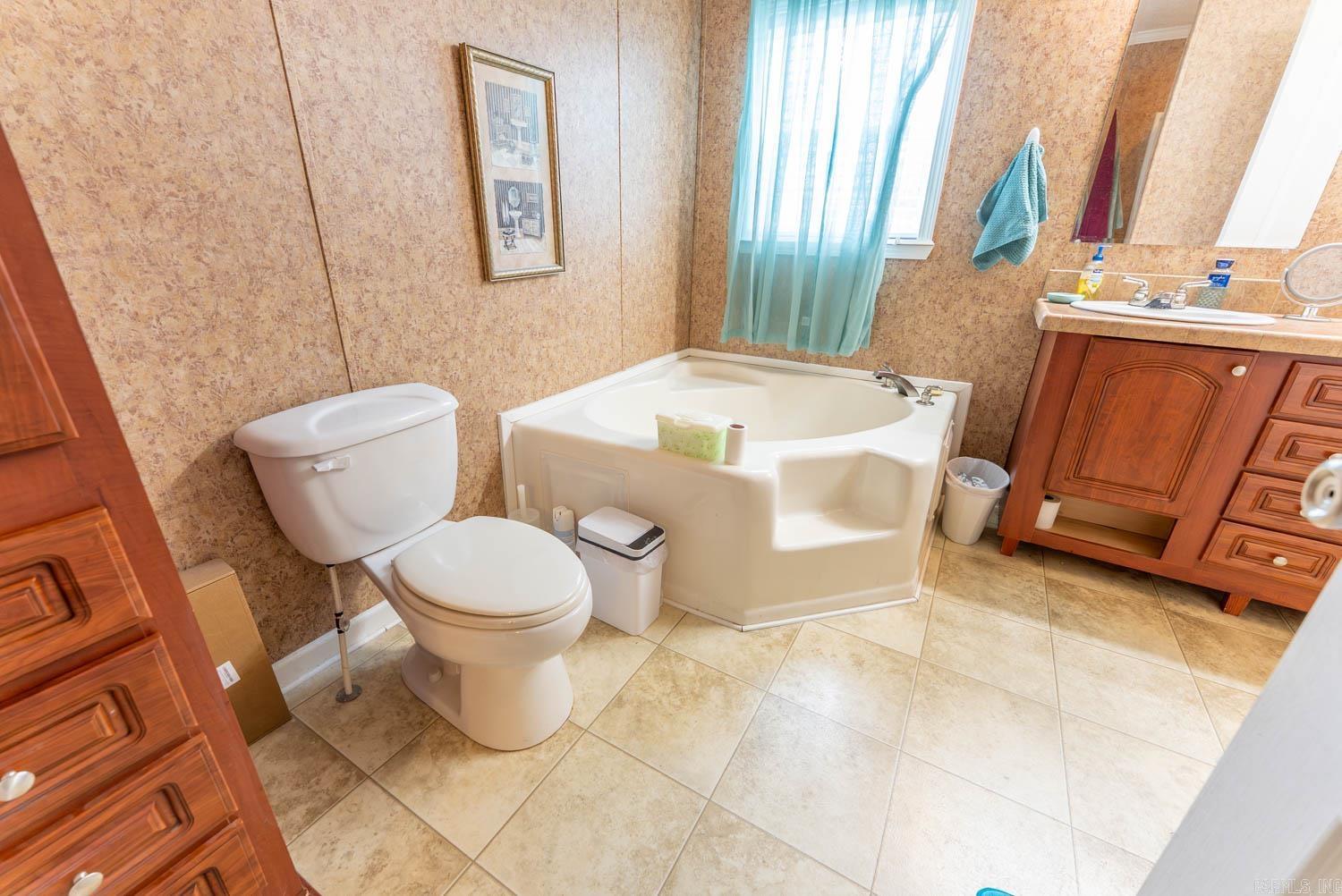 ROLLING MEADOWS MOBILE HOME PARK - Residential