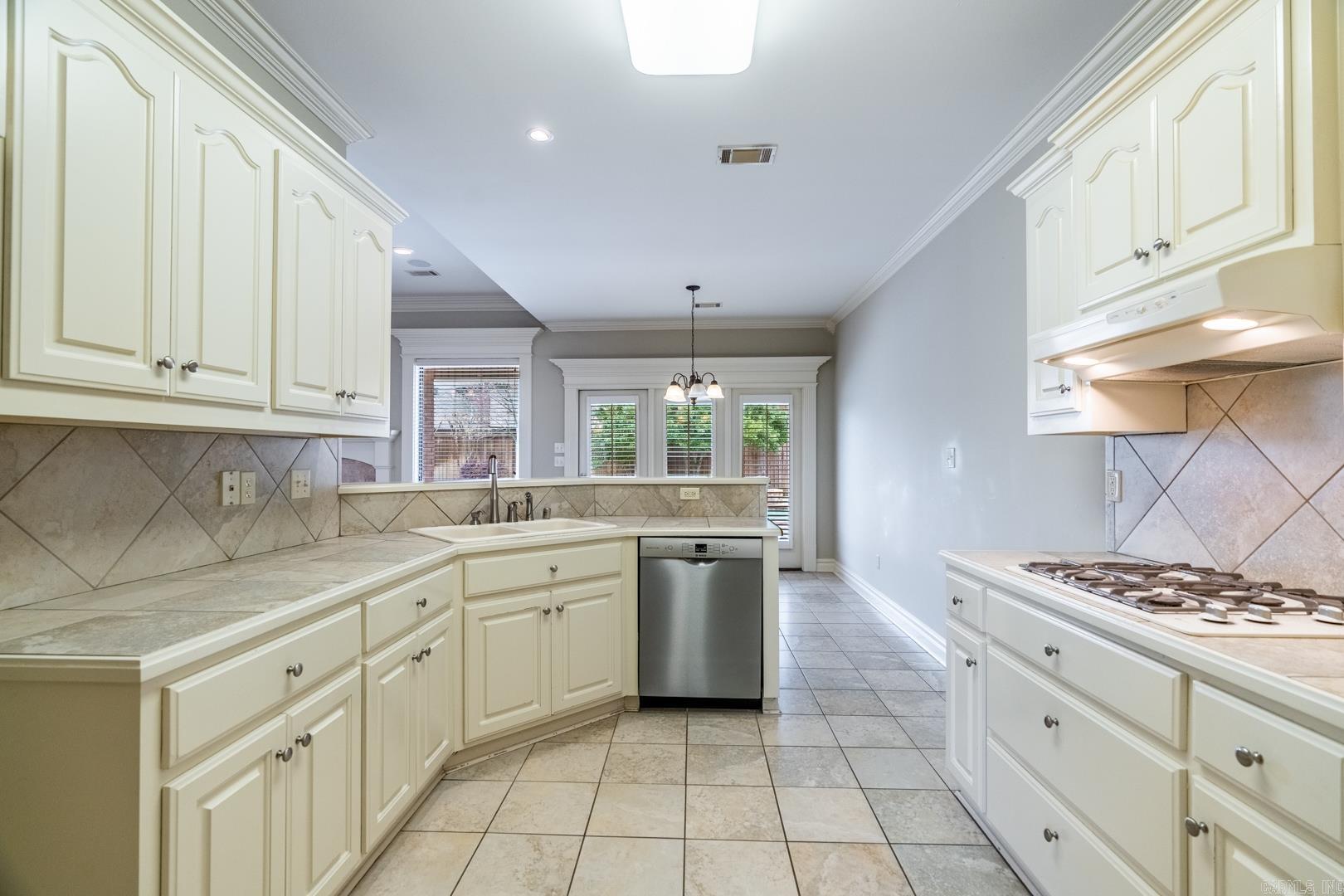 COUNTRY CLUB OF ARK THE - Residential