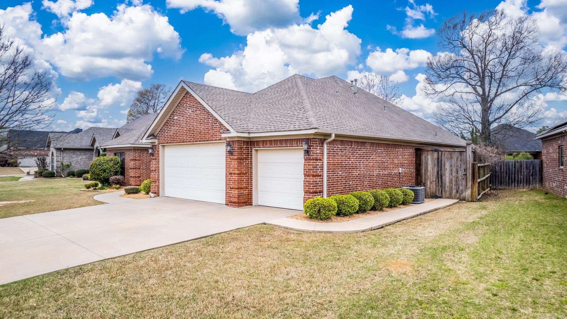 COUNTRY CLUB OF ARK THE - Residential