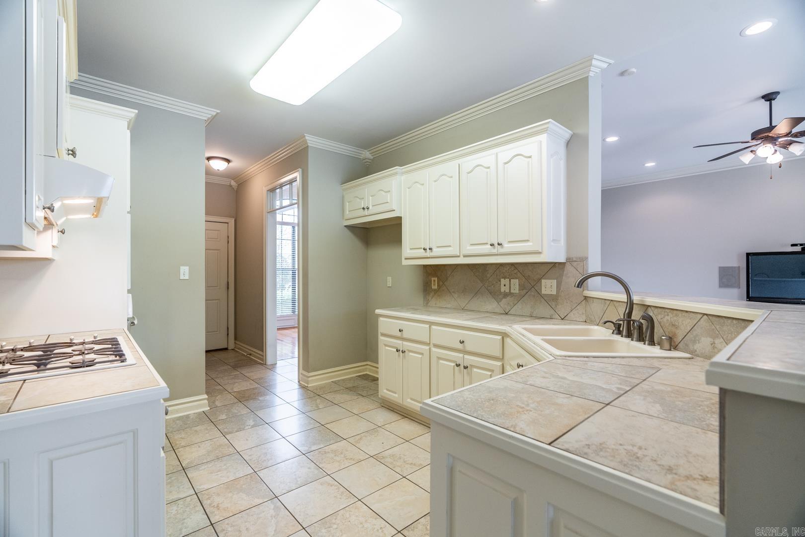 COUNTRY CLUB OF ARK THE - Residential