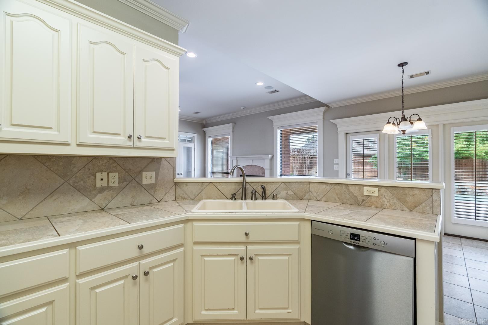 COUNTRY CLUB OF ARK THE - Residential