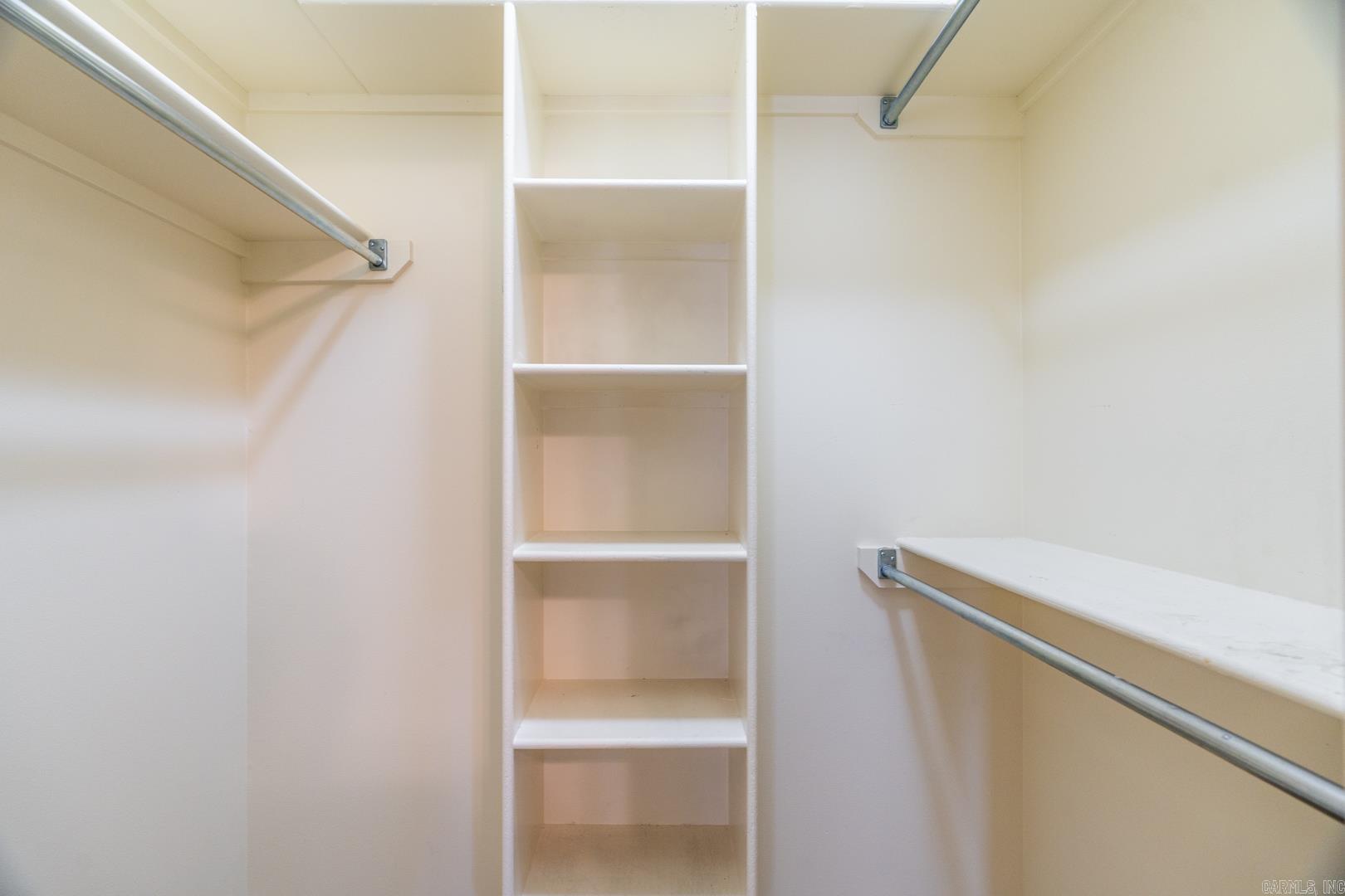 COUNTRY CLUB OF ARK THE - Residential