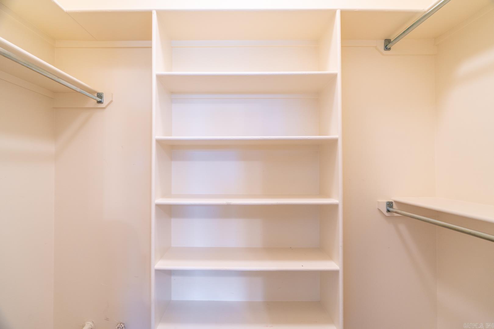 COUNTRY CLUB OF ARK THE - Residential