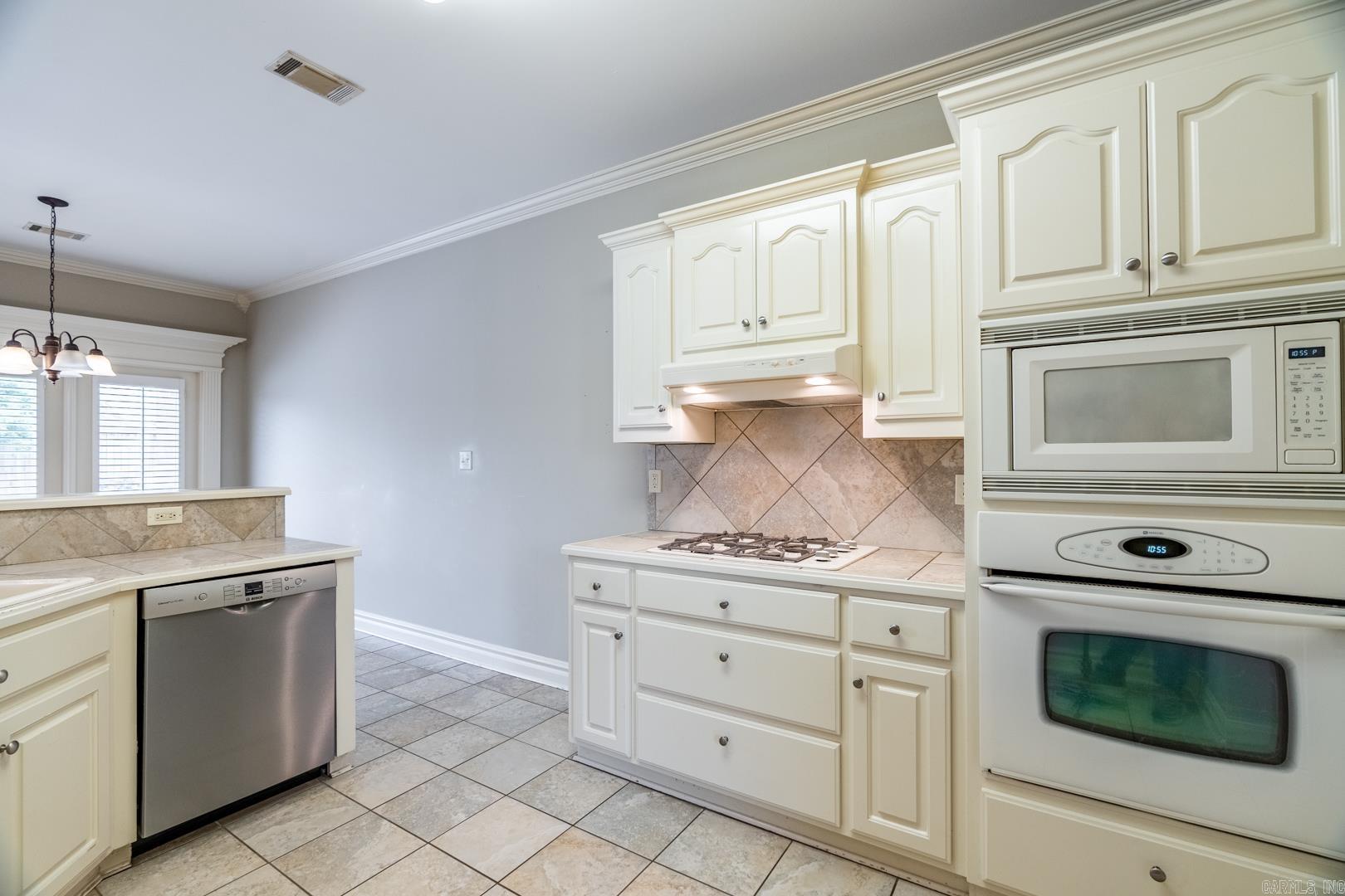 COUNTRY CLUB OF ARK THE - Residential