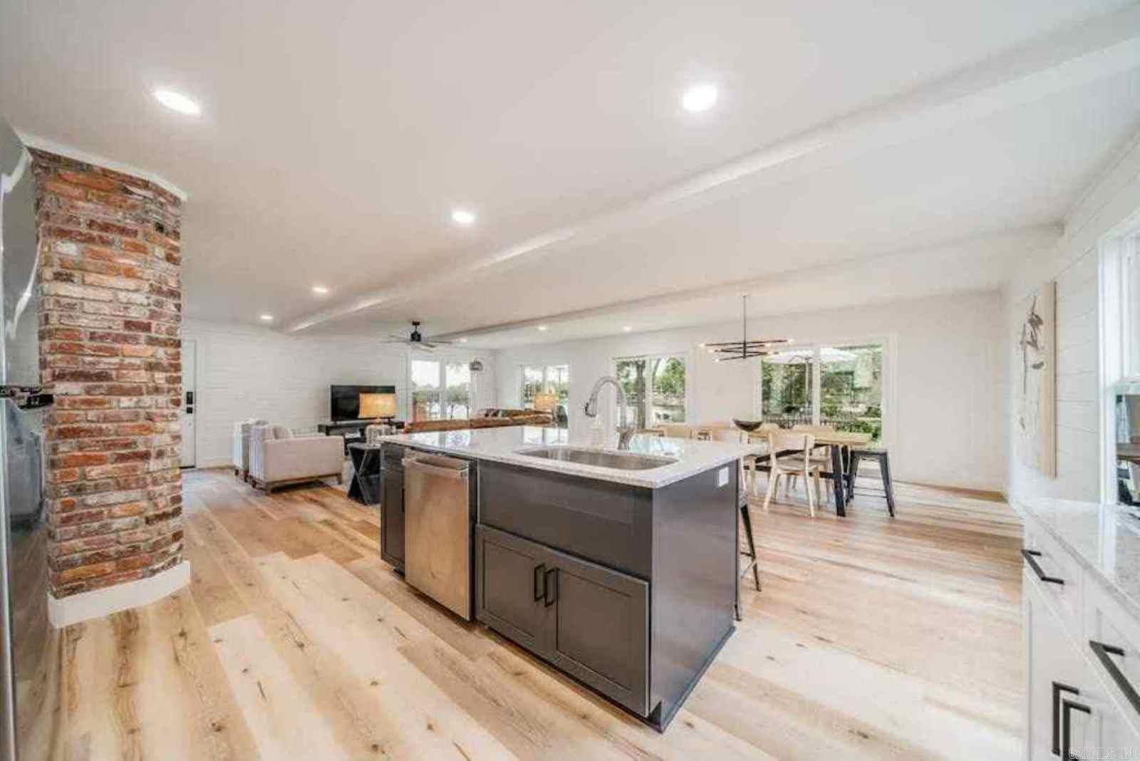 BROADVIEW EXTENSION - Residential