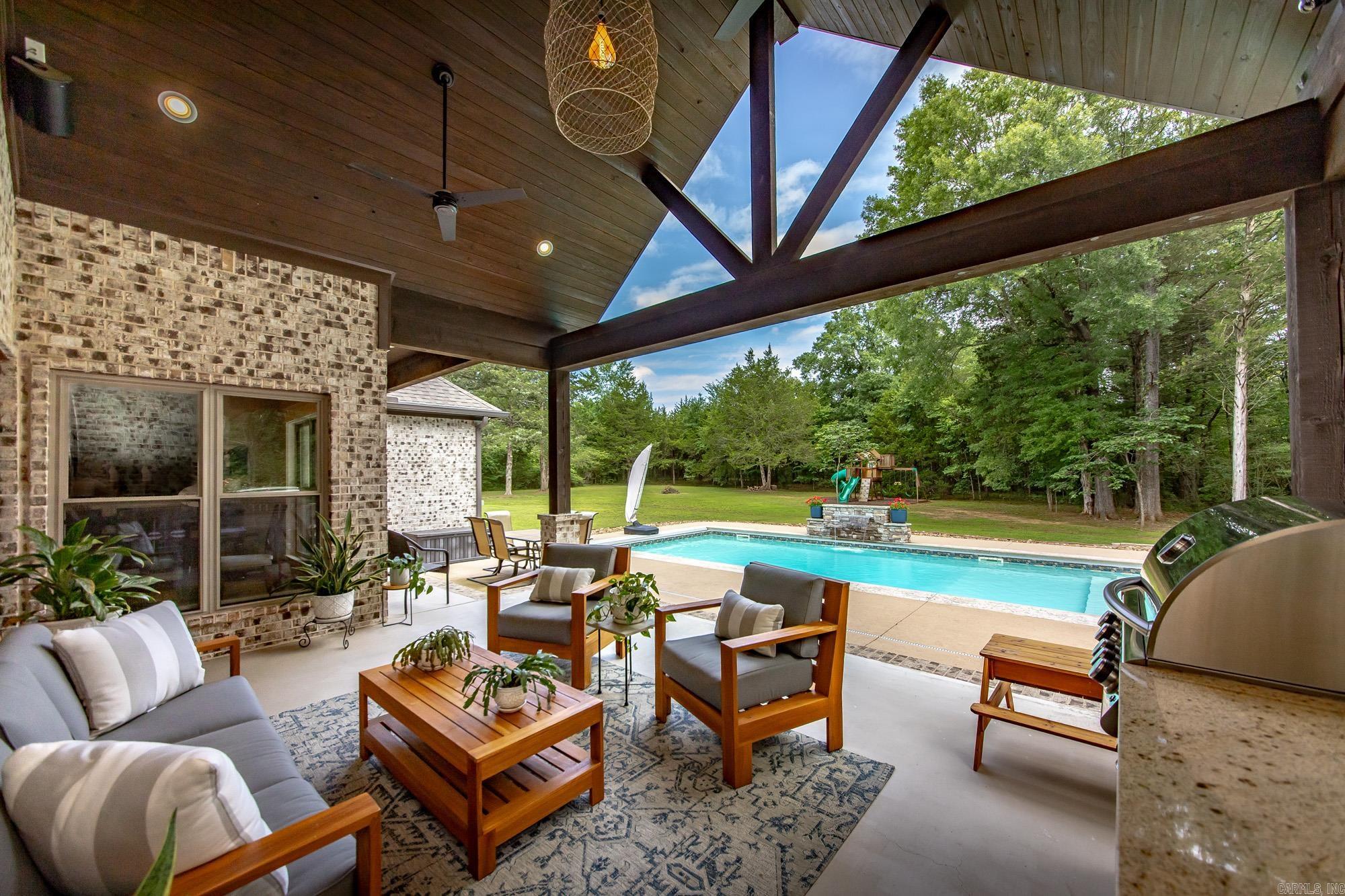 WESTERN OAKS - Residential