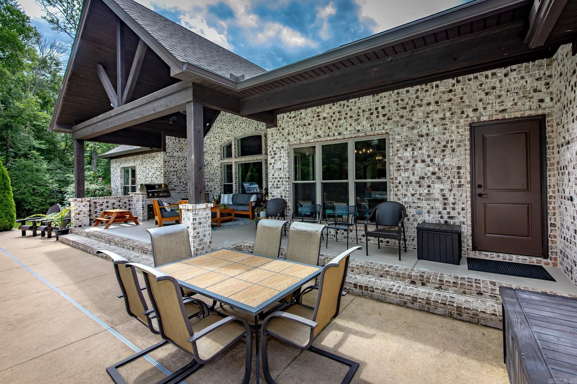 WESTERN OAKS - Residential
