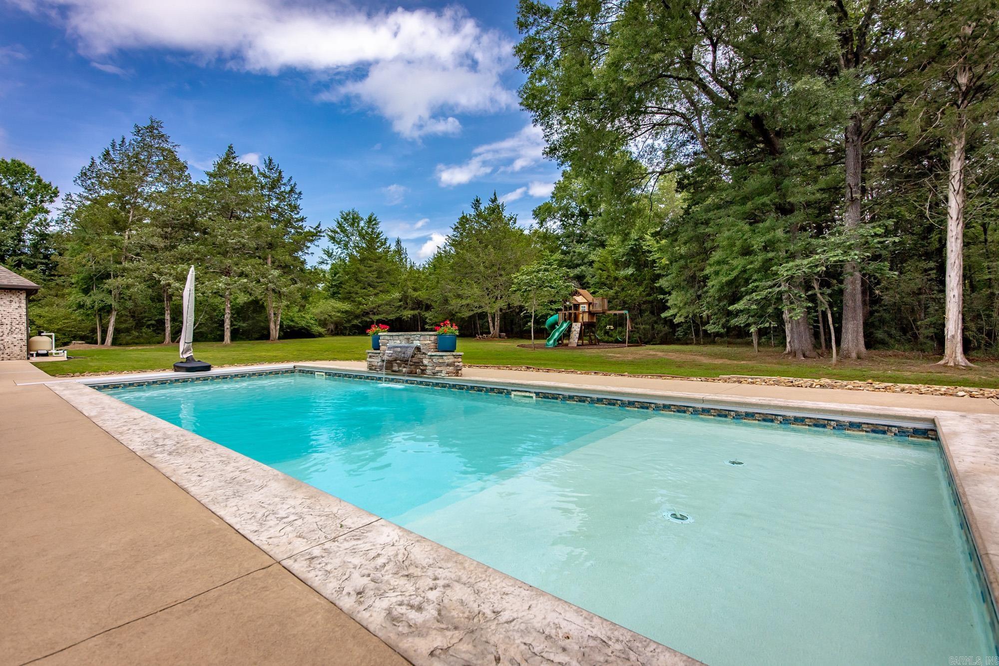 WESTERN OAKS - Residential