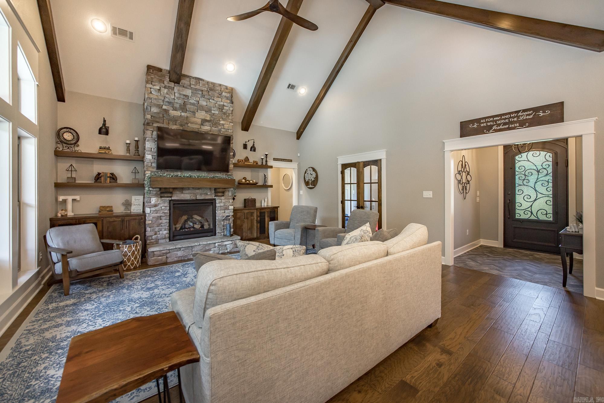 WESTERN OAKS - Residential