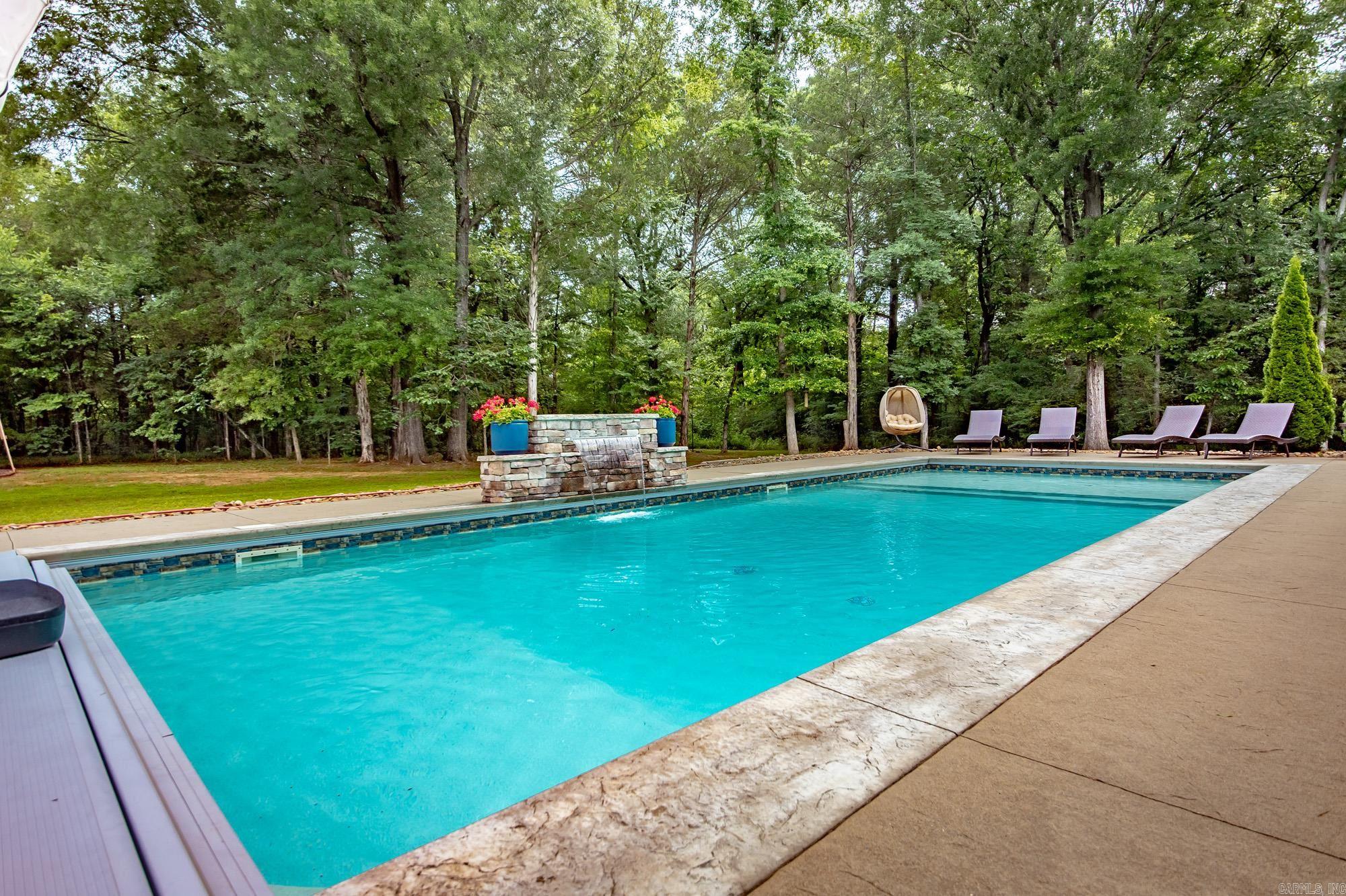 WESTERN OAKS - Residential