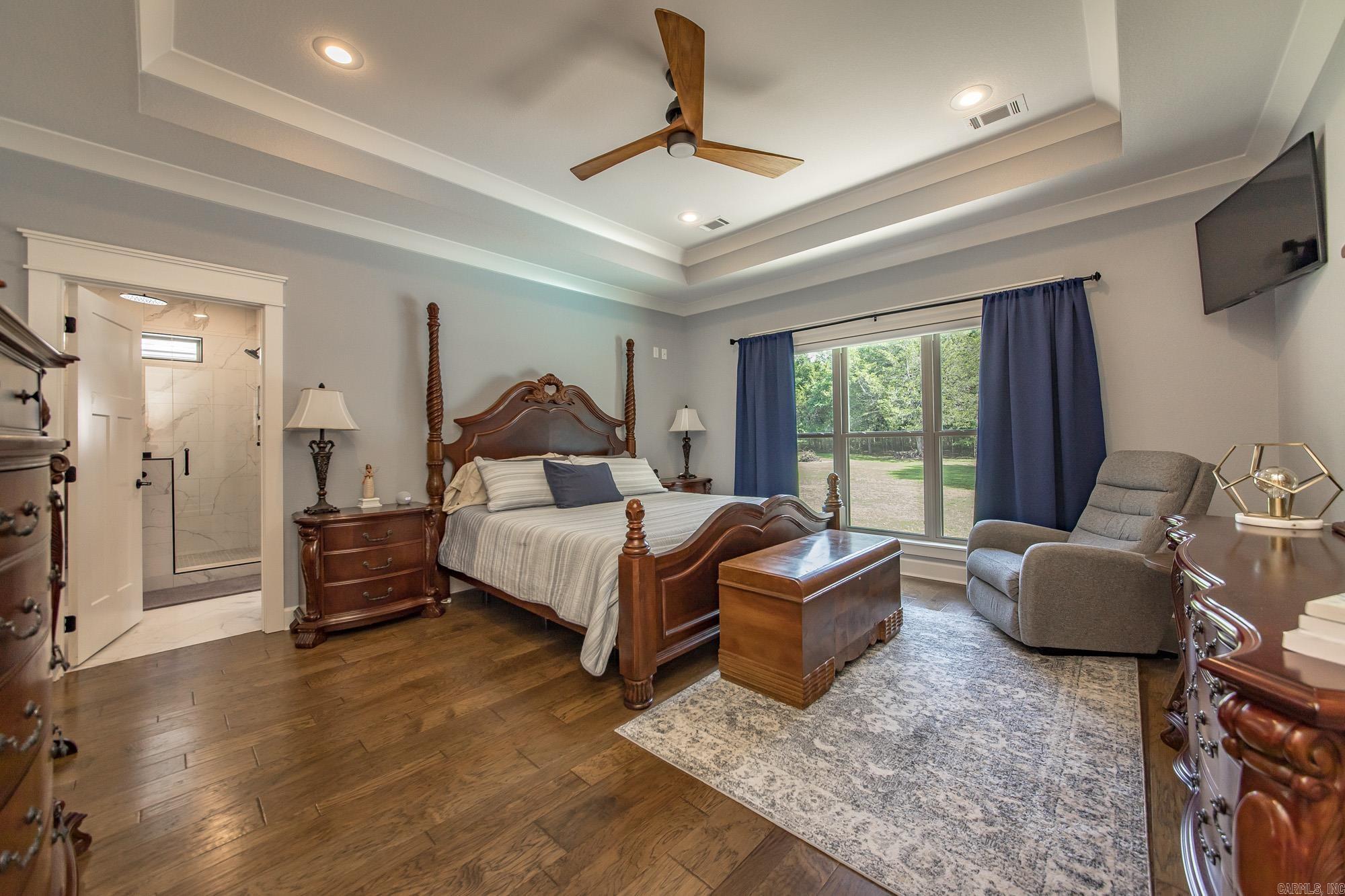 WESTERN OAKS - Residential
