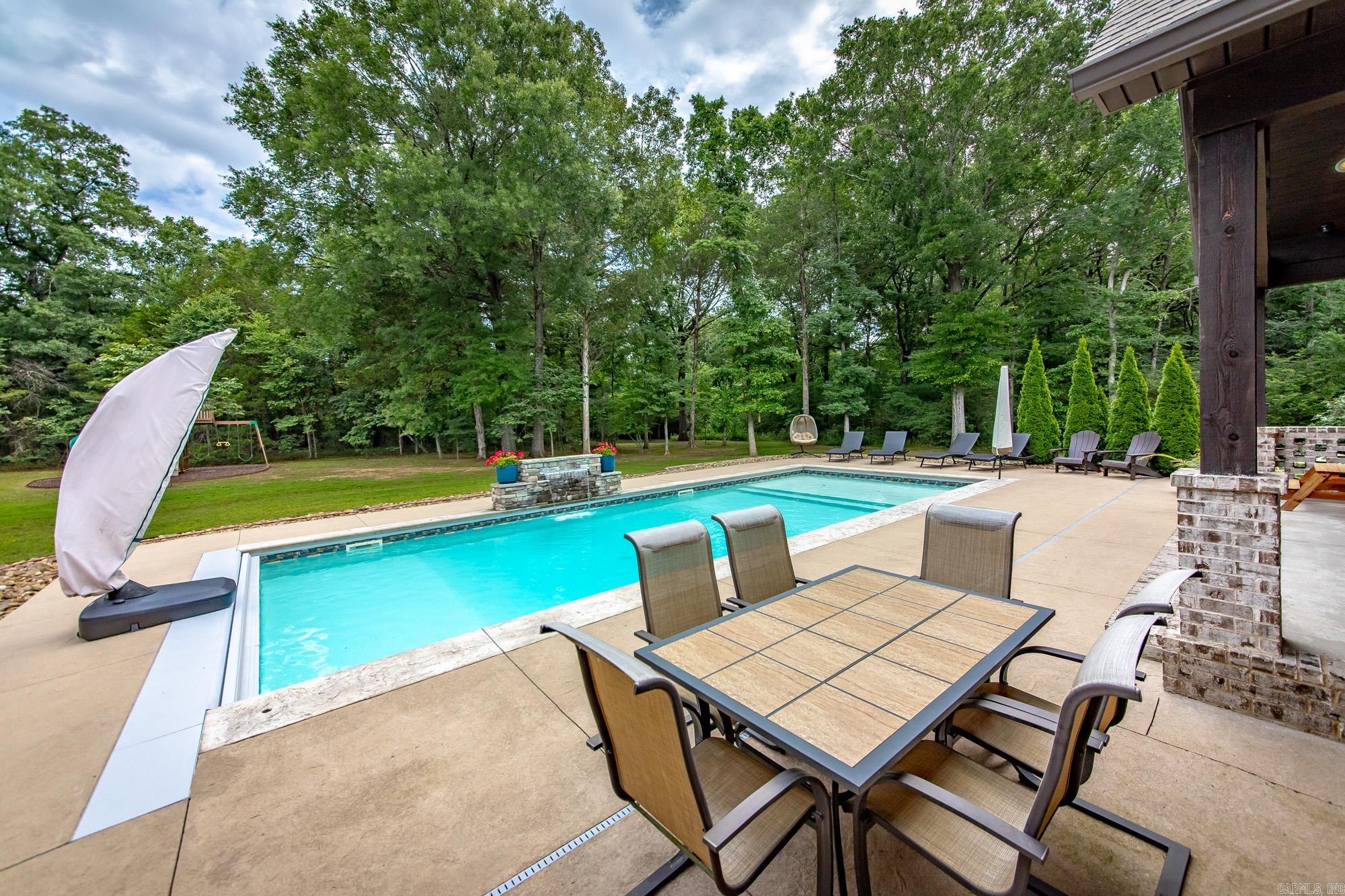 WESTERN OAKS - Residential