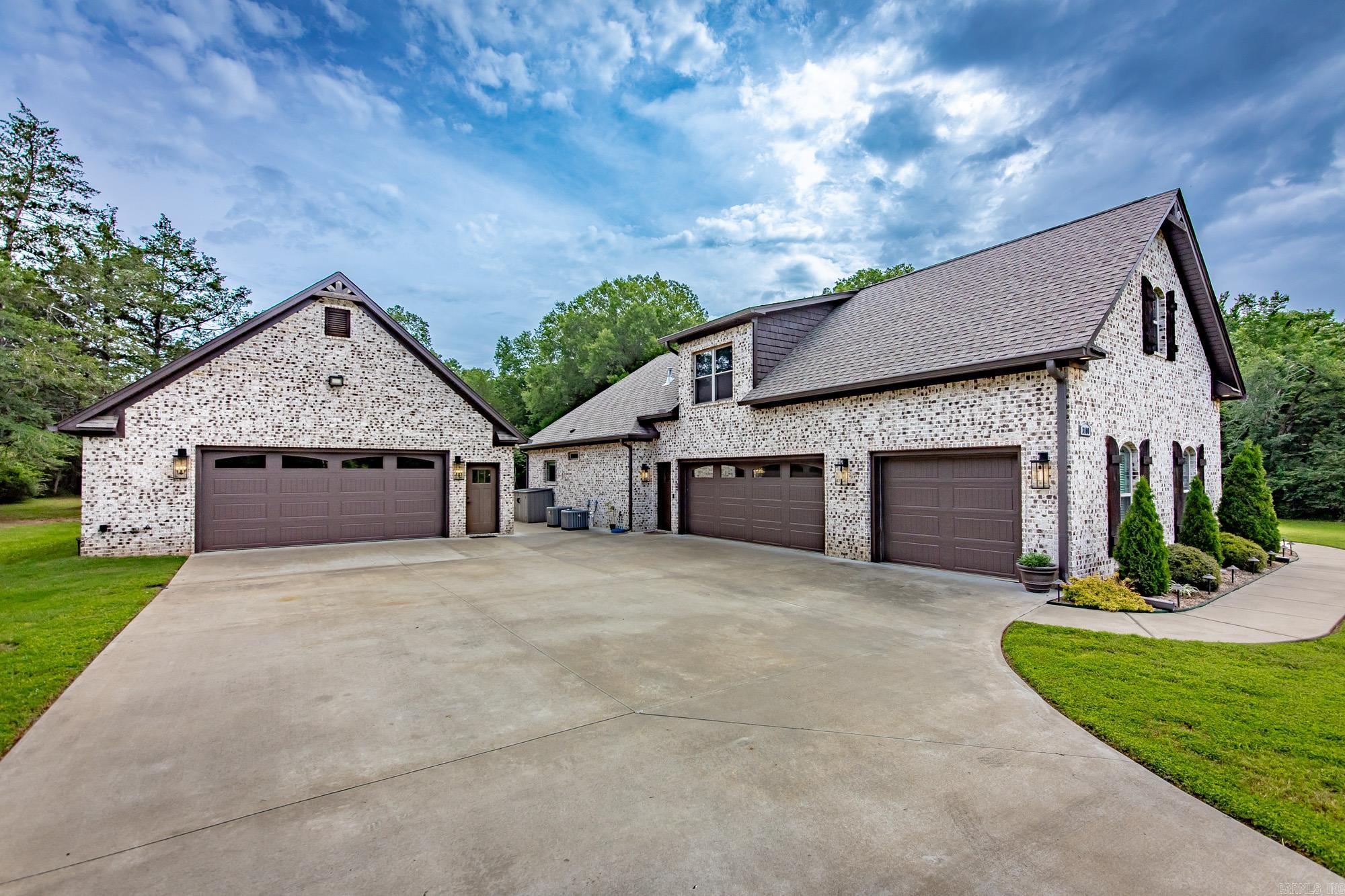 WESTERN OAKS - Residential