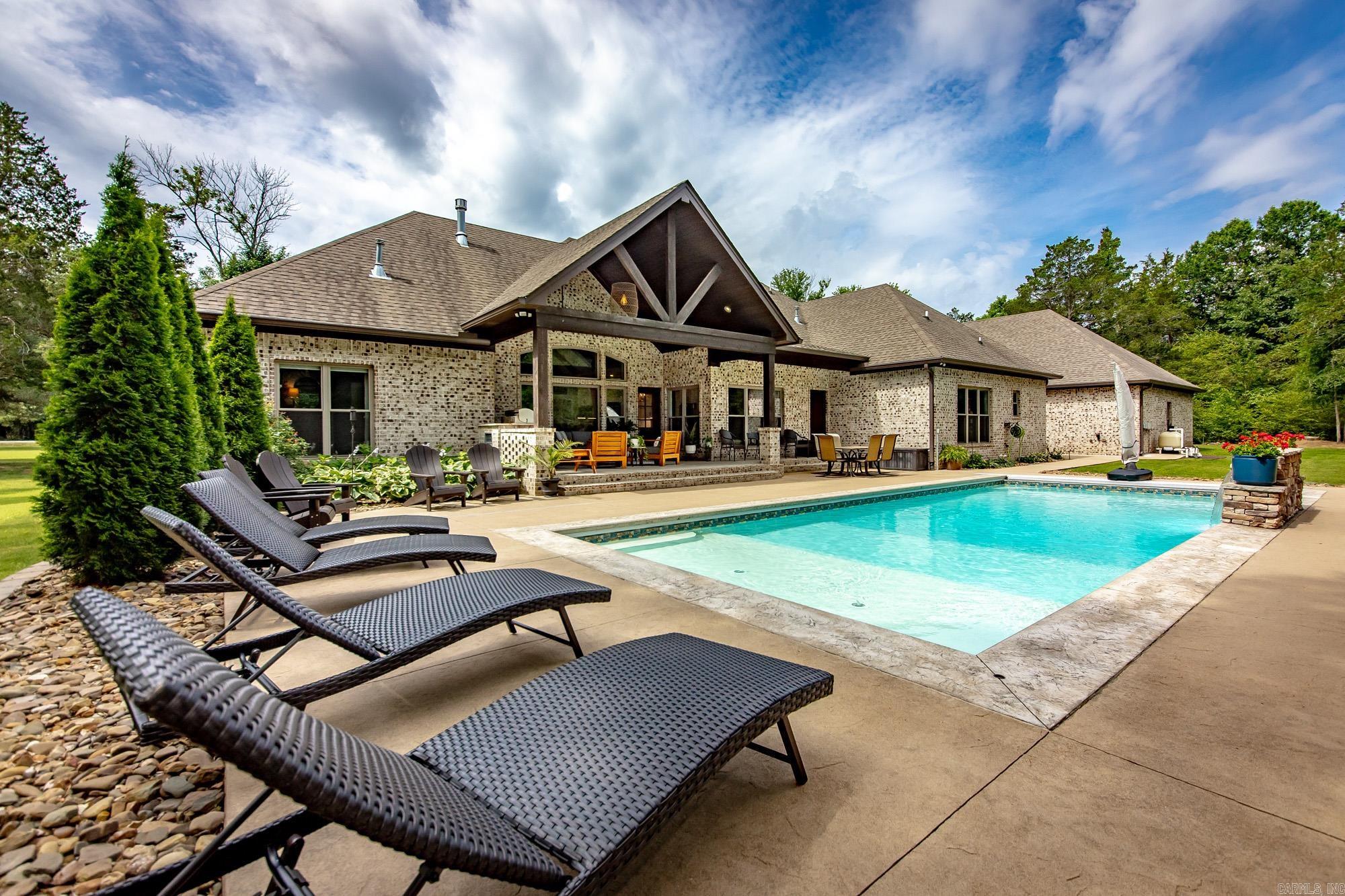 WESTERN OAKS - Residential