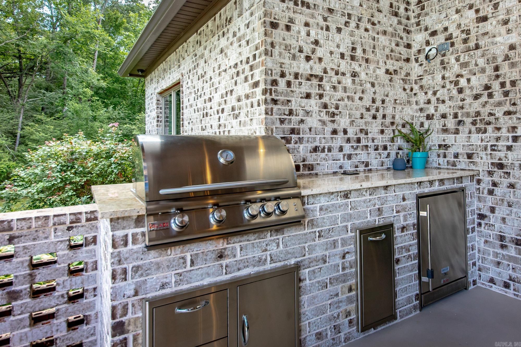 WESTERN OAKS - Residential