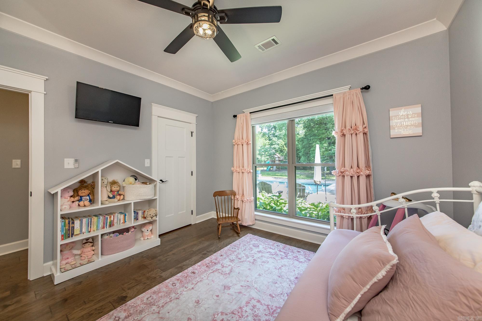 WESTERN OAKS - Residential