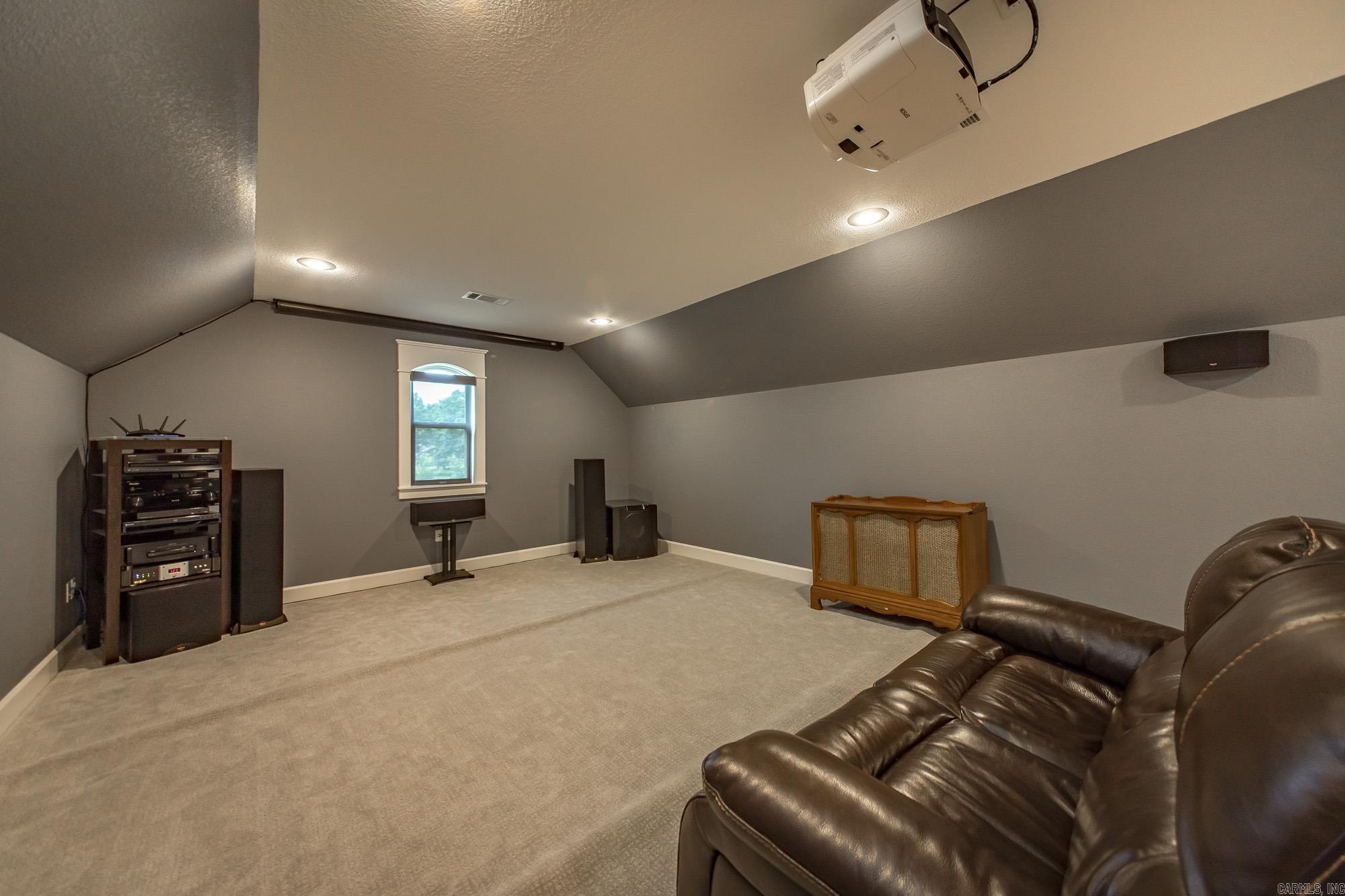 WESTERN OAKS - Residential