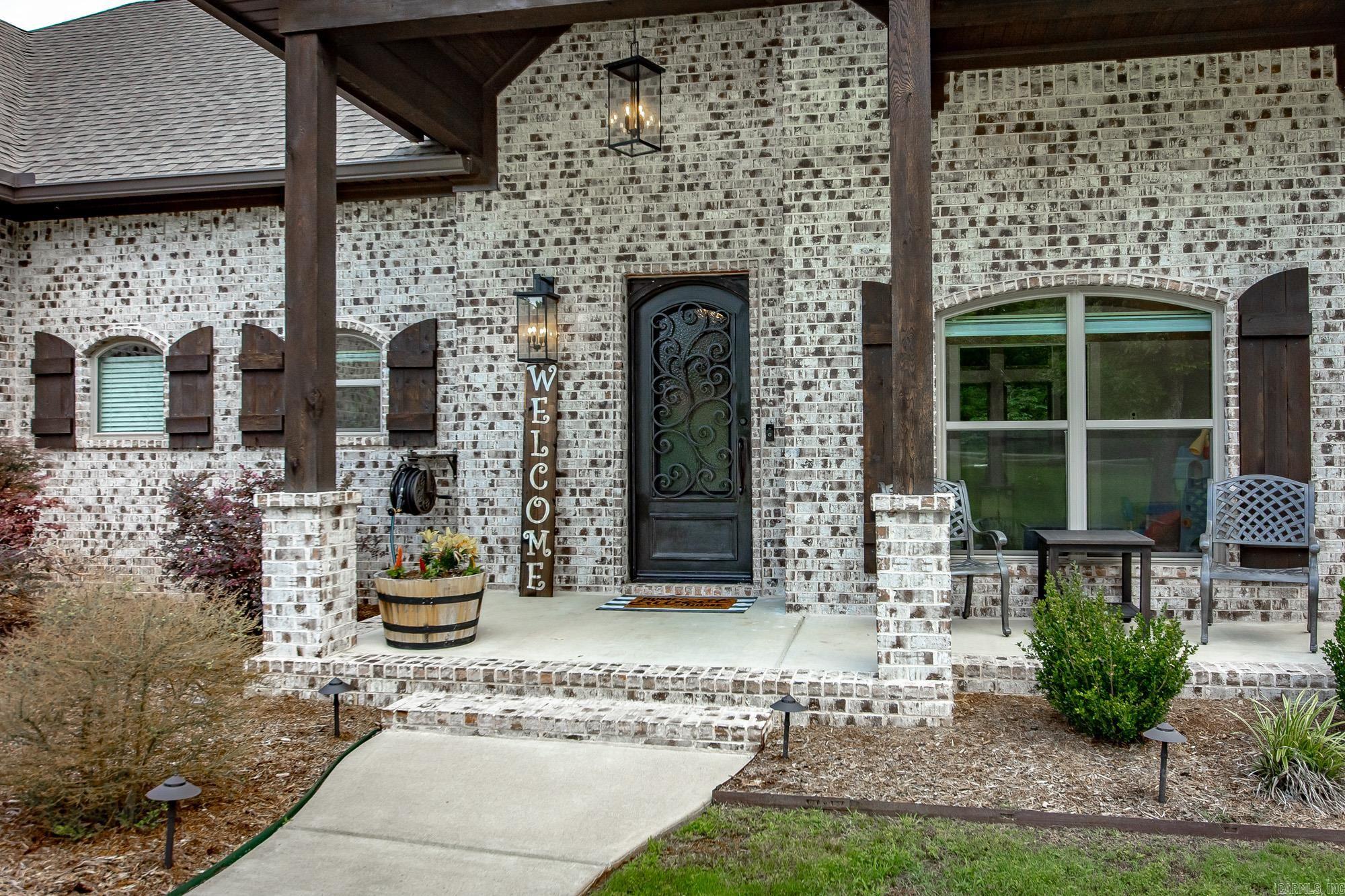 WESTERN OAKS - Residential