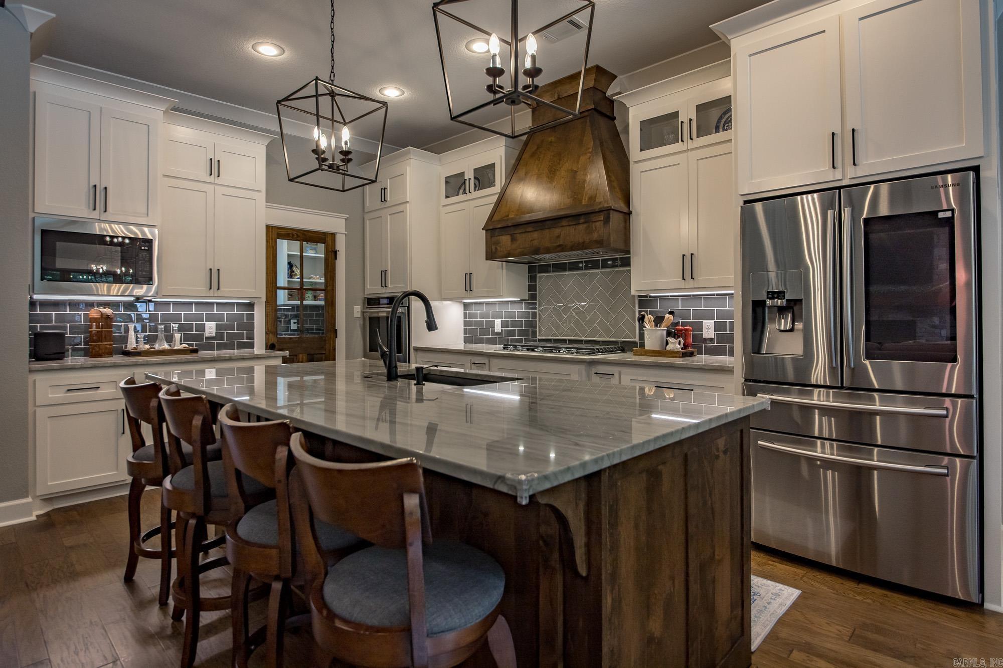 WESTERN OAKS - Residential