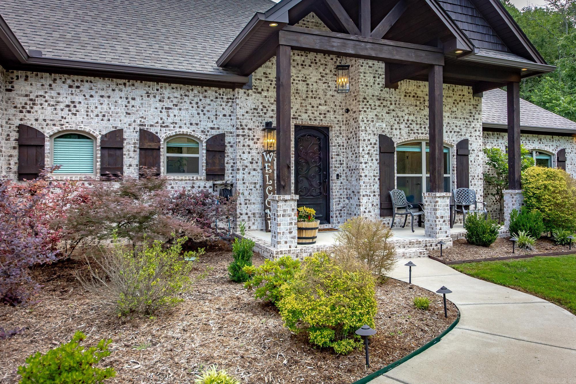 WESTERN OAKS - Residential