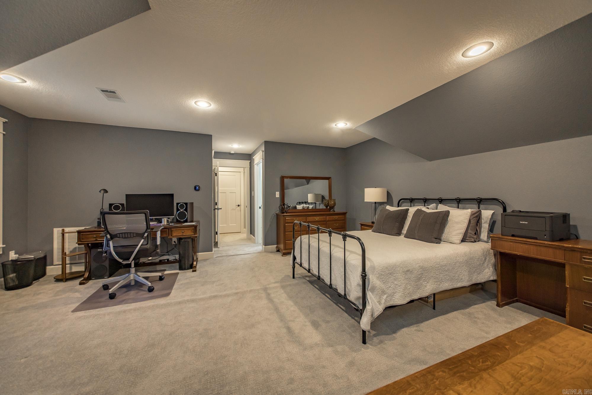 WESTERN OAKS - Residential