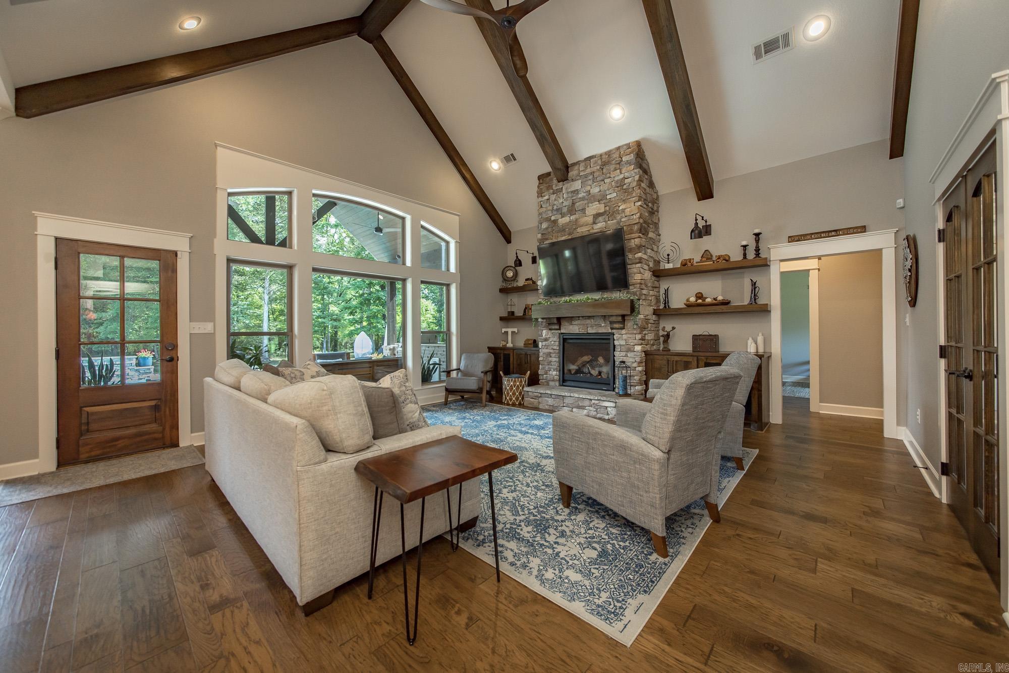WESTERN OAKS - Residential