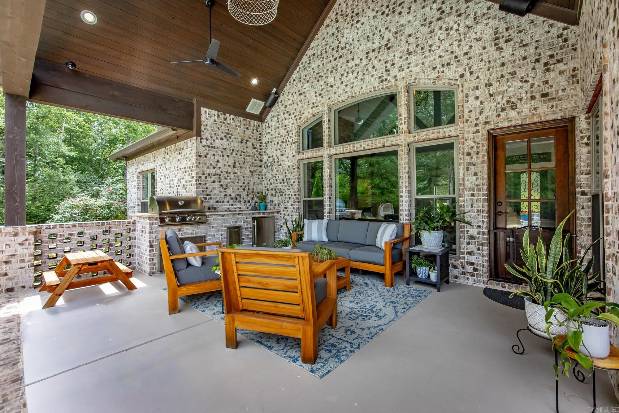WESTERN OAKS - Residential