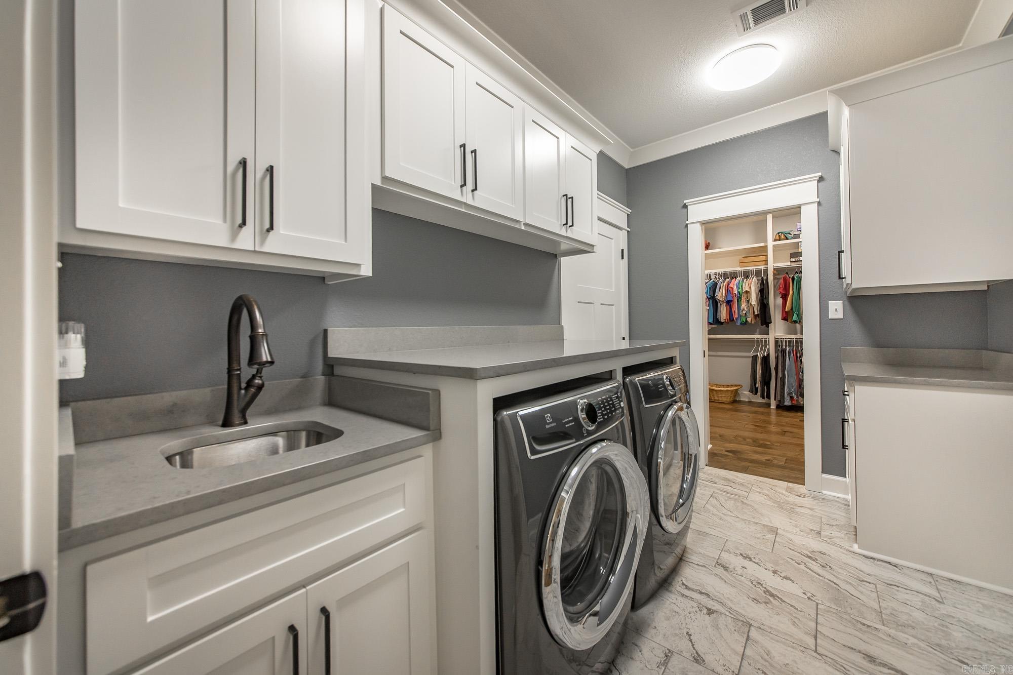 WESTERN OAKS - Residential
