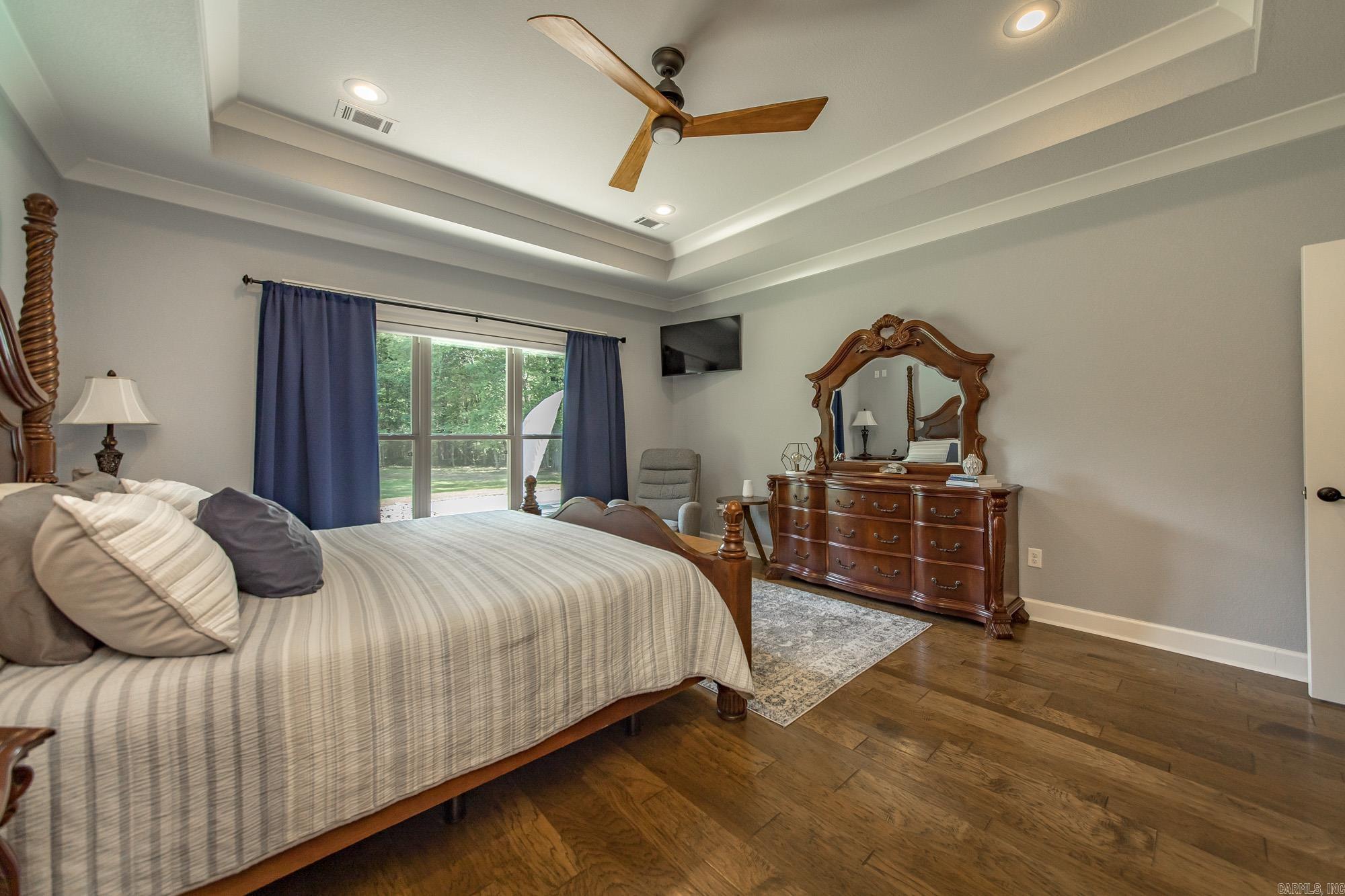 WESTERN OAKS - Residential