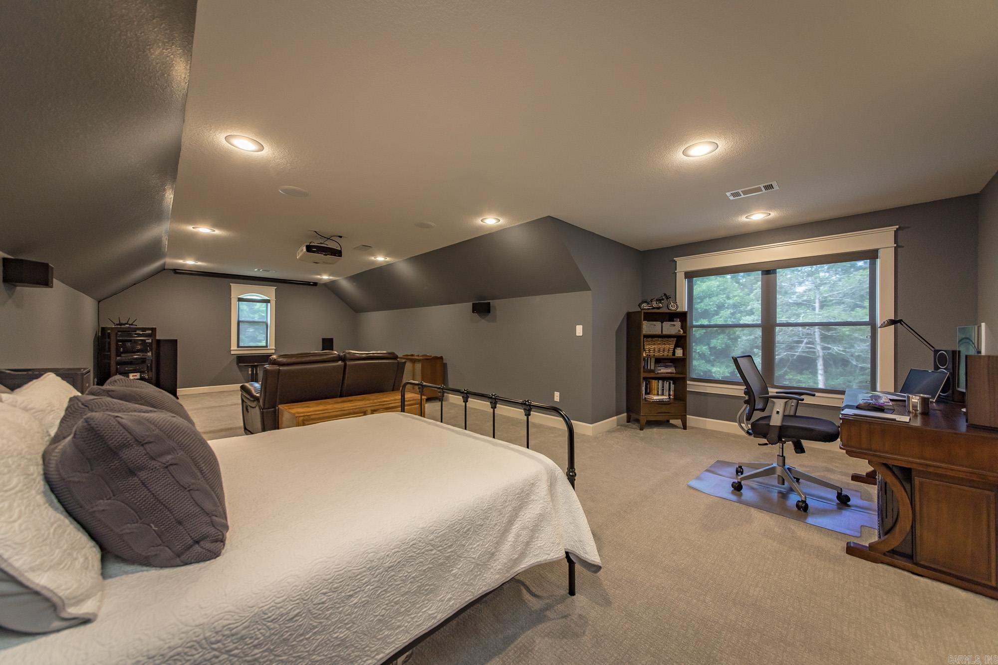 WESTERN OAKS - Residential