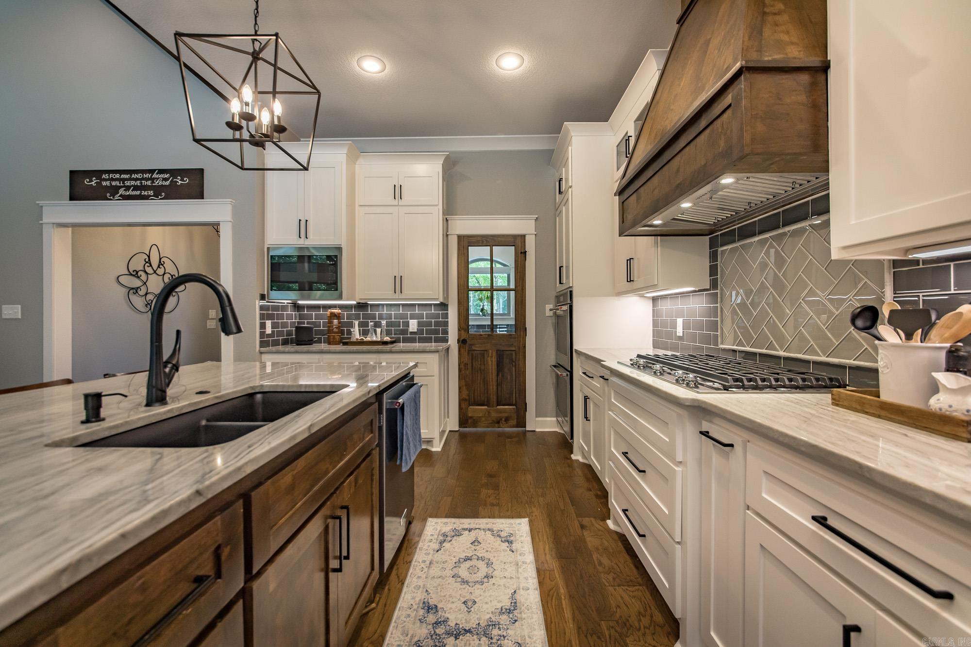 WESTERN OAKS - Residential