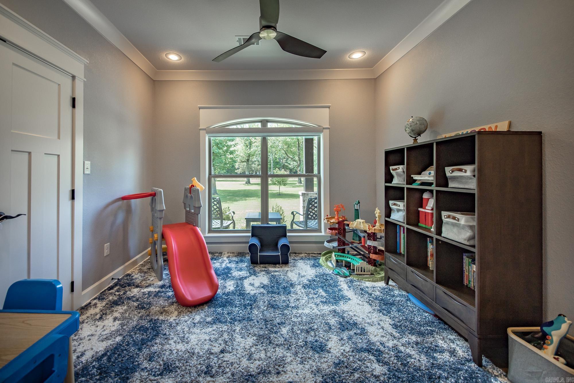 WESTERN OAKS - Residential