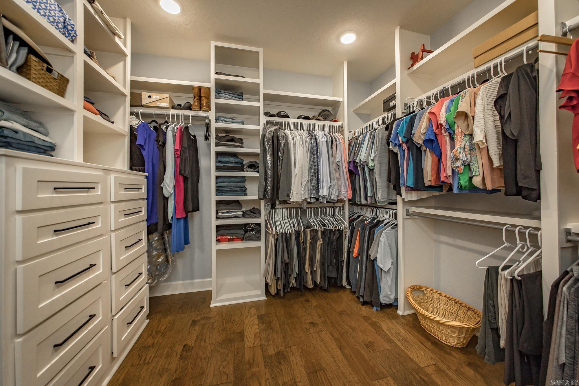 WESTERN OAKS - Residential