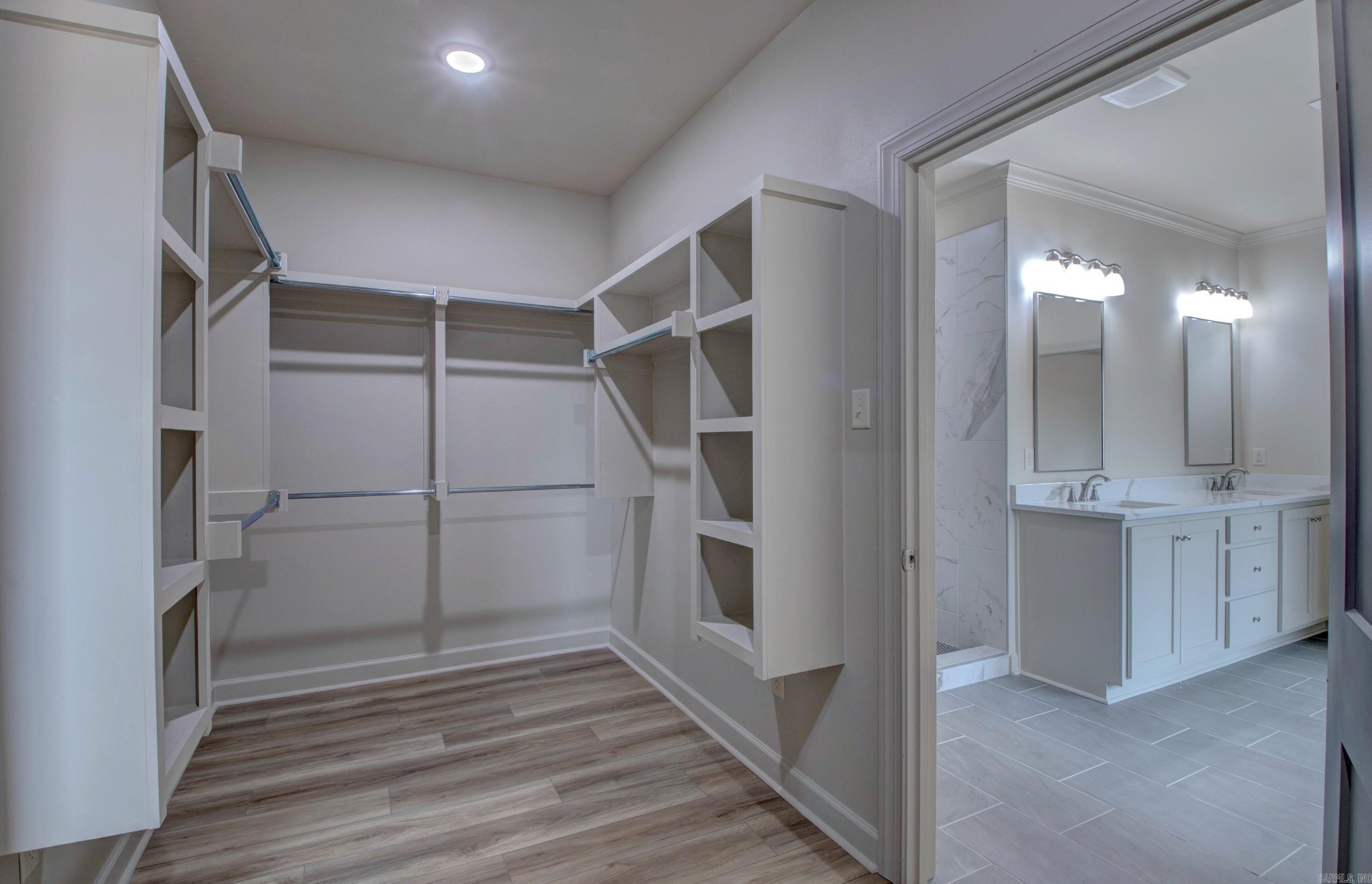 COUNTRY CLUB OF ARK THE - Residential