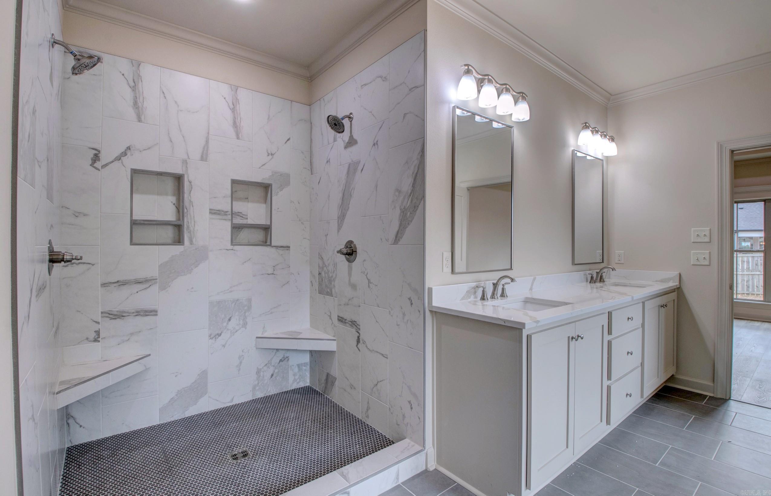 COUNTRY CLUB OF ARK THE - Residential