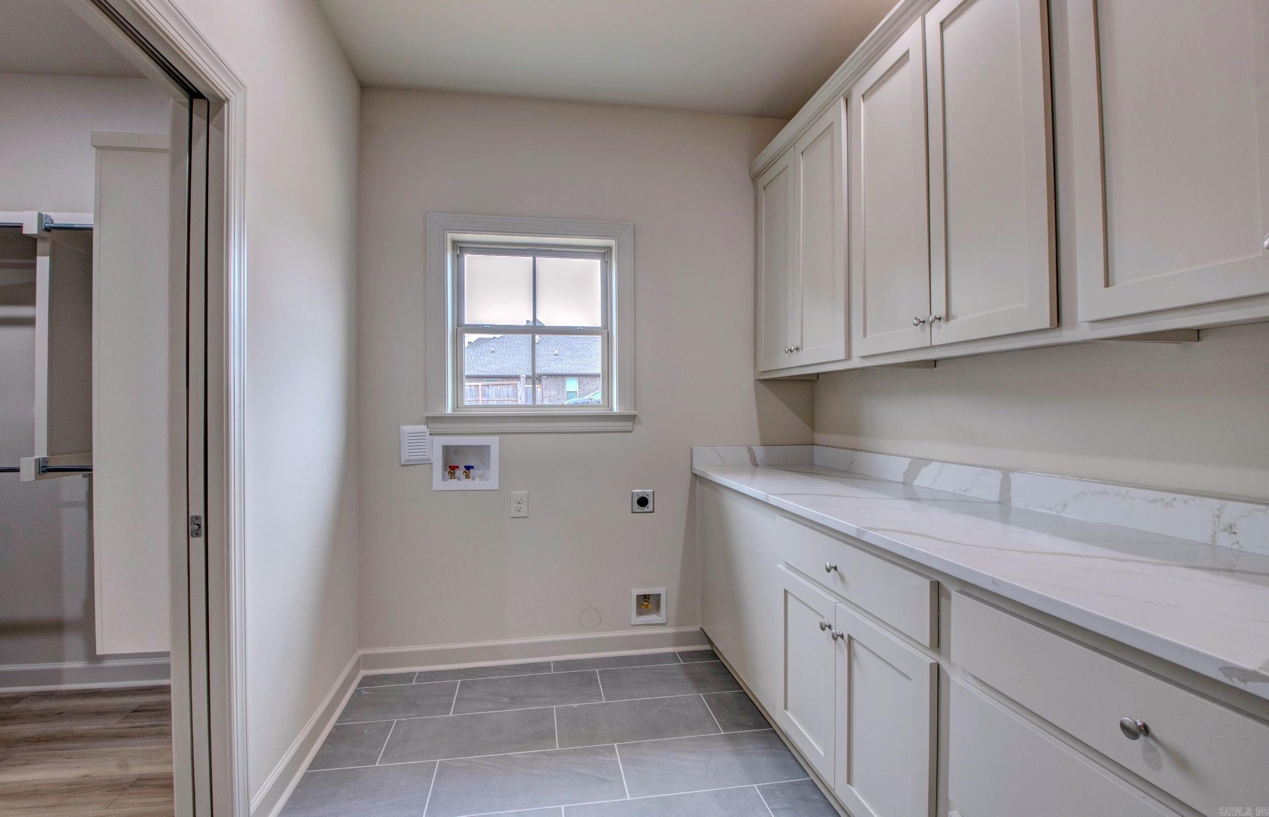 COUNTRY CLUB OF ARK THE - Residential