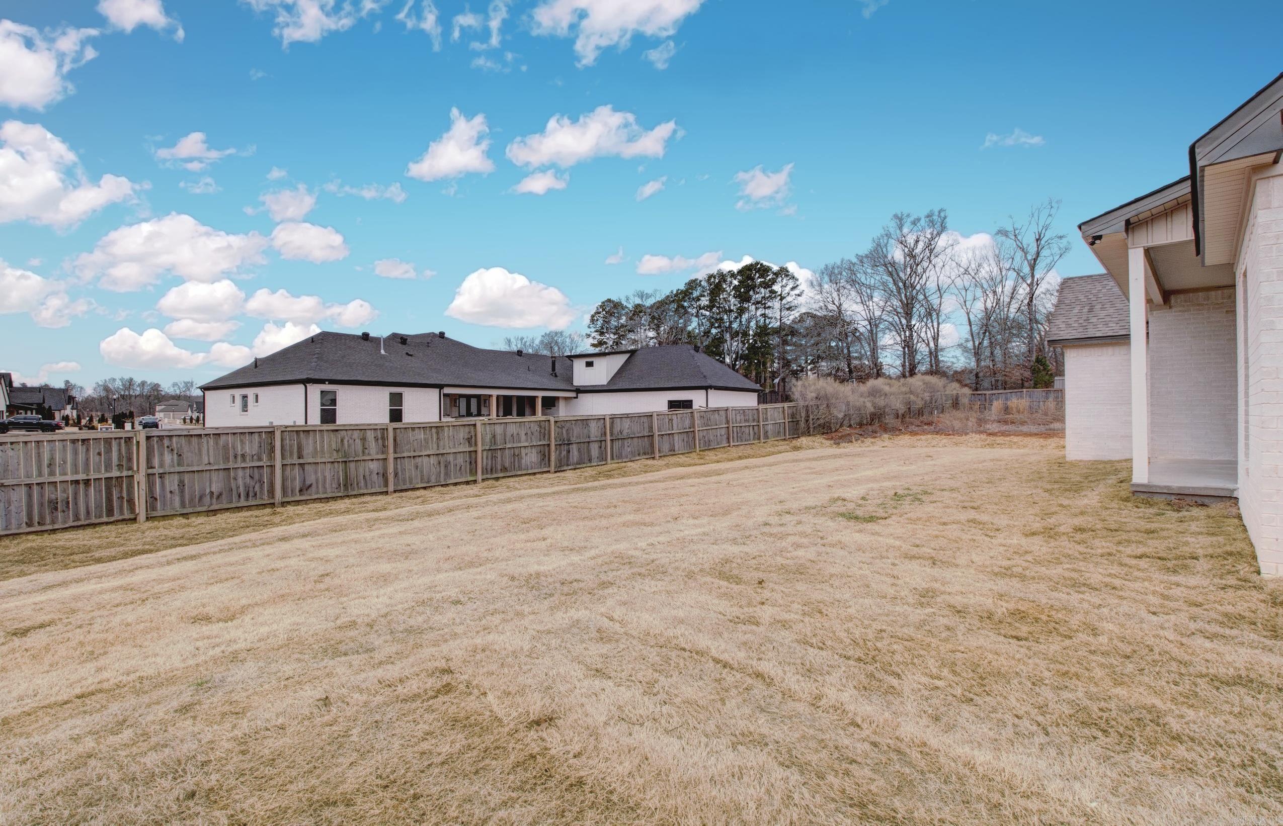 COUNTRY CLUB OF ARK THE - Residential