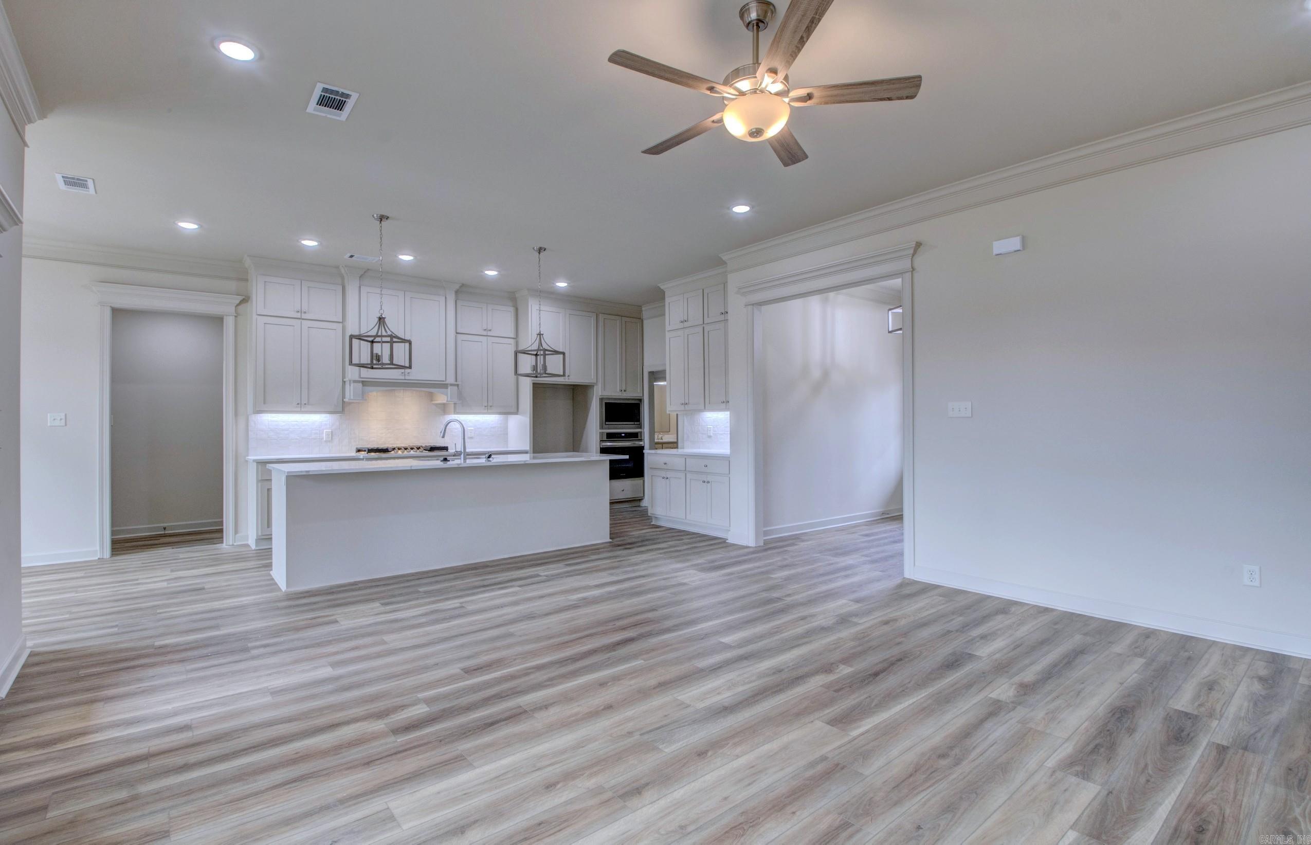 COUNTRY CLUB OF ARK THE - Residential