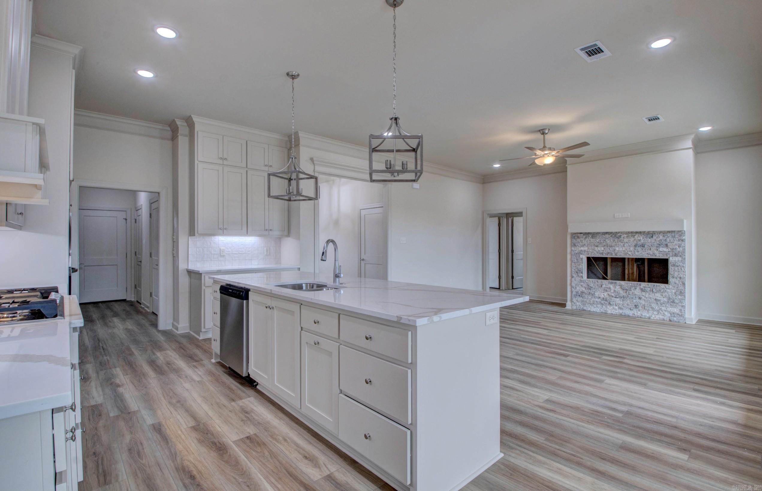 COUNTRY CLUB OF ARK THE - Residential