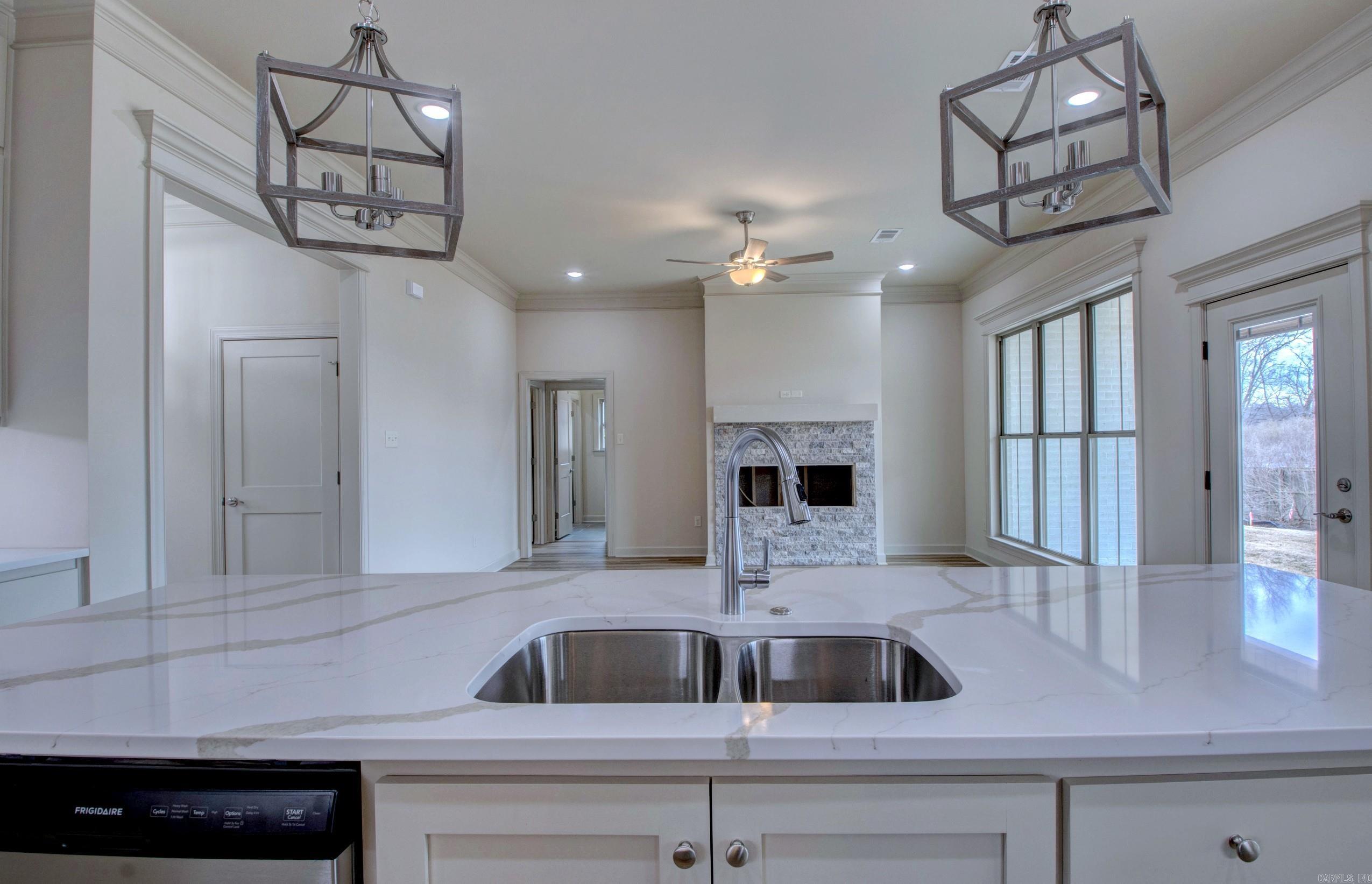 COUNTRY CLUB OF ARK THE - Residential