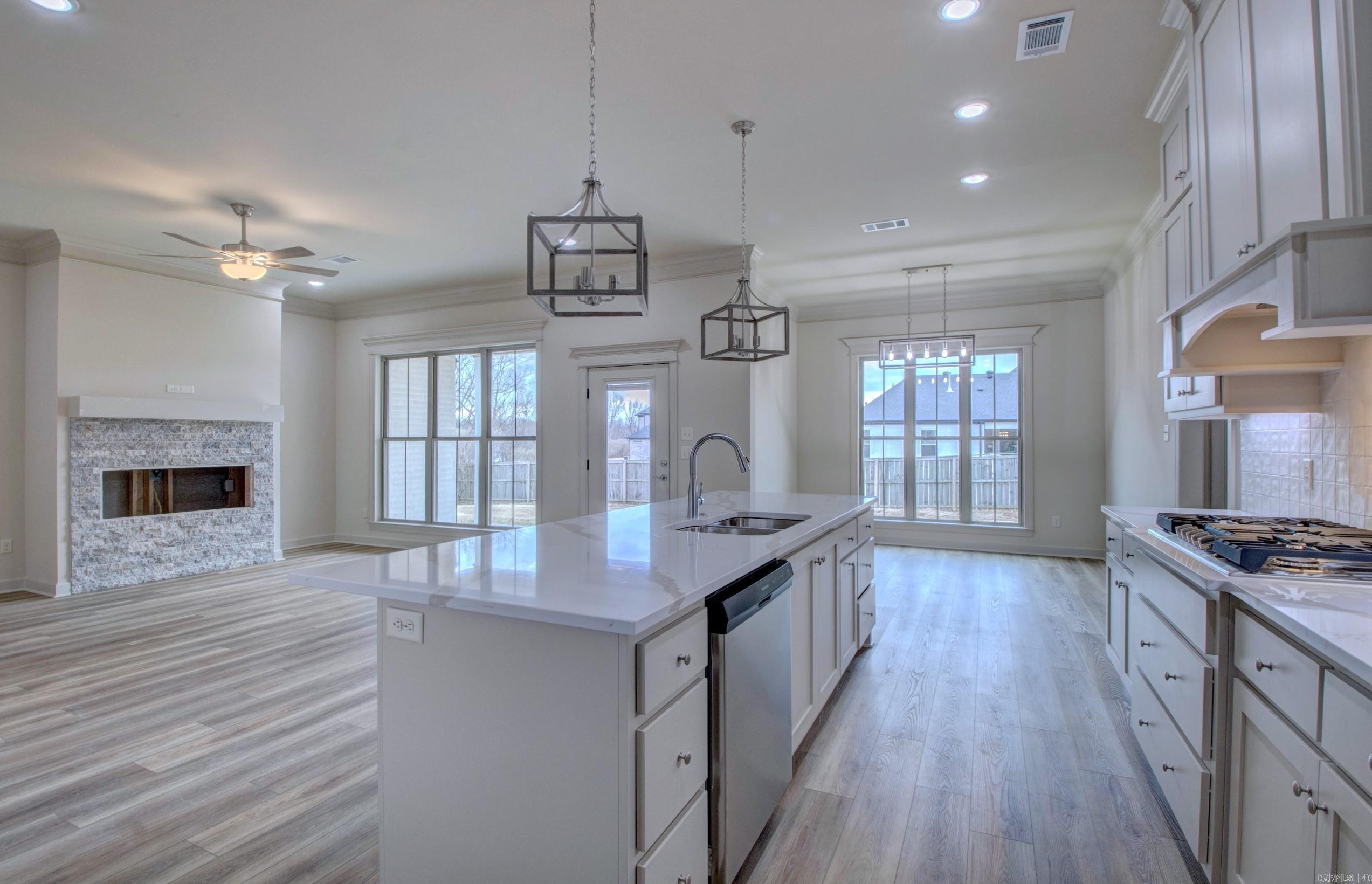 COUNTRY CLUB OF ARK THE - Residential